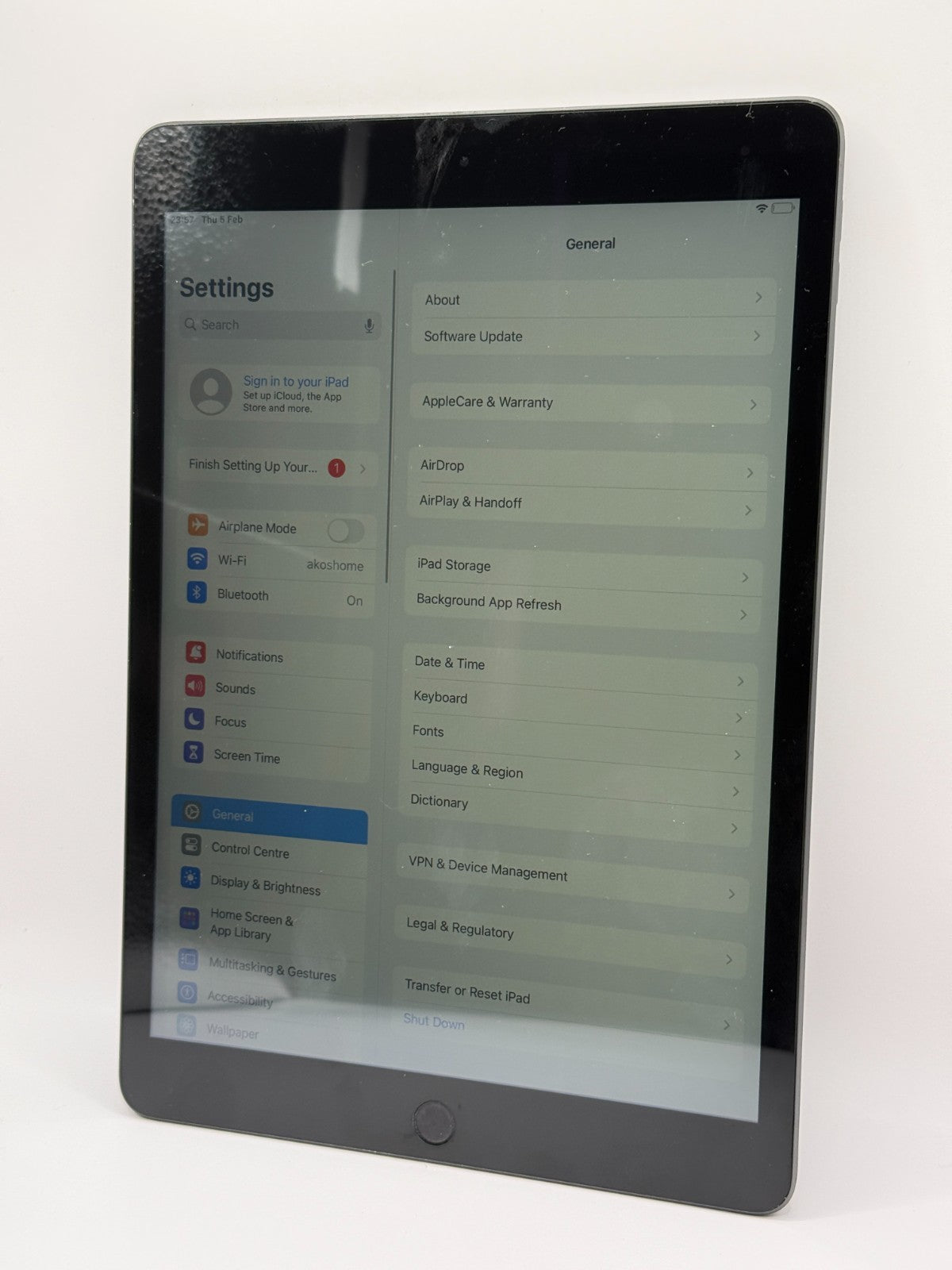 Apple Ipad 9th Generation 64GB Wi-Fi 10.2 Space Grey Very Good Condition