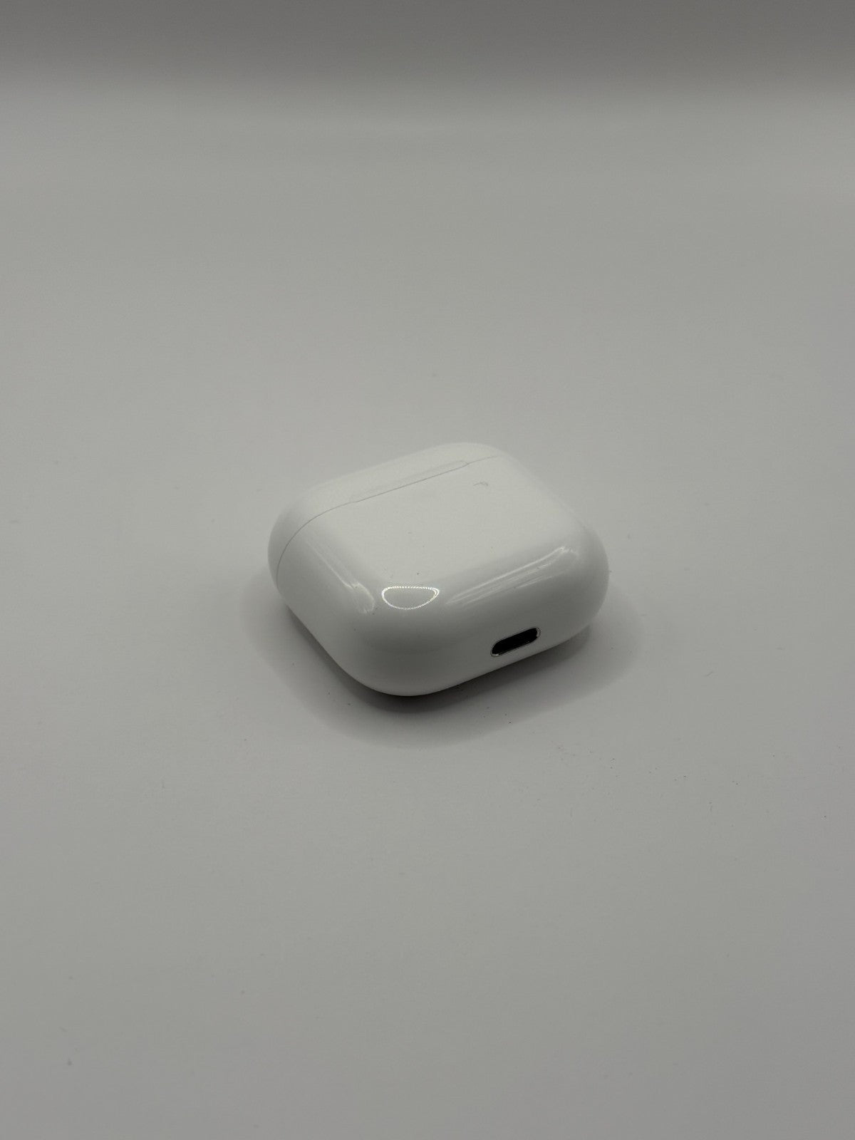 Genuine Apple AirPods 4 Non Anc A3508 USB-C Wireless Charging Case Only