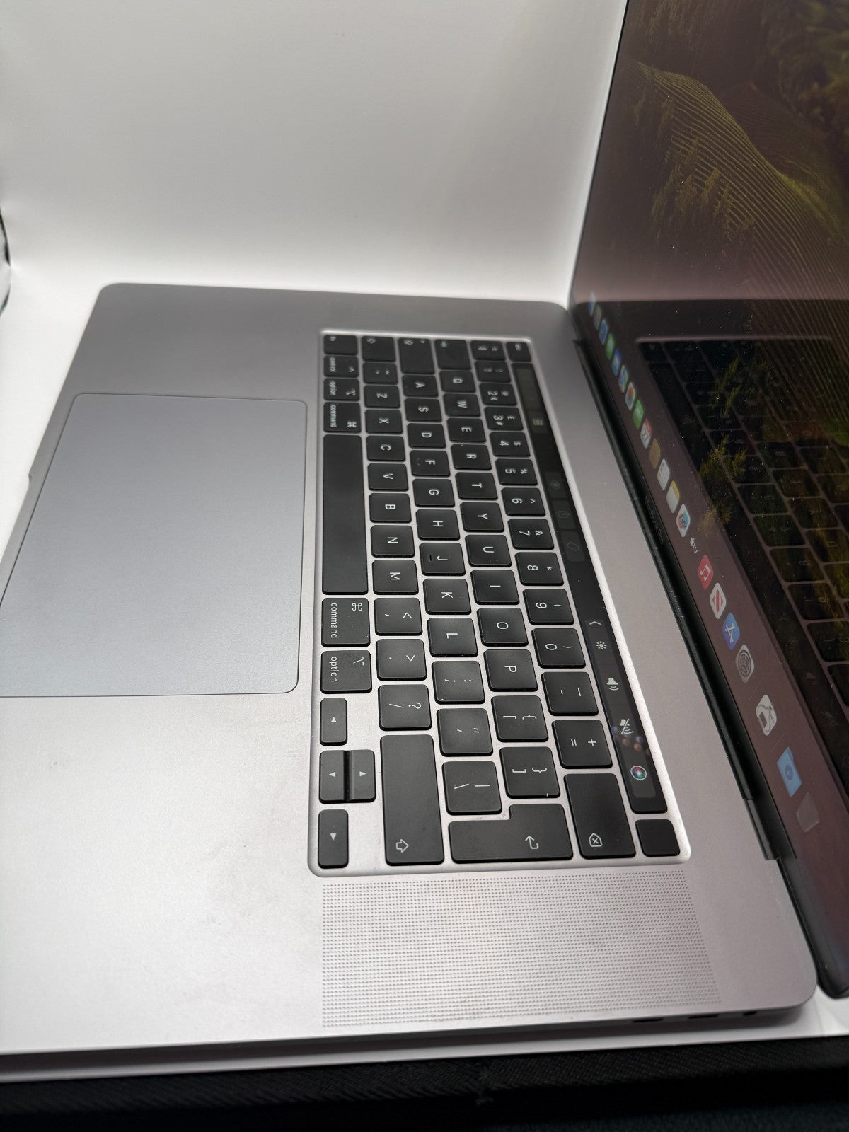 Apple MacBook Pro 16" 512GB SSD Intel Core i7 9th Gen 2.60 GHz 16GB Warranty