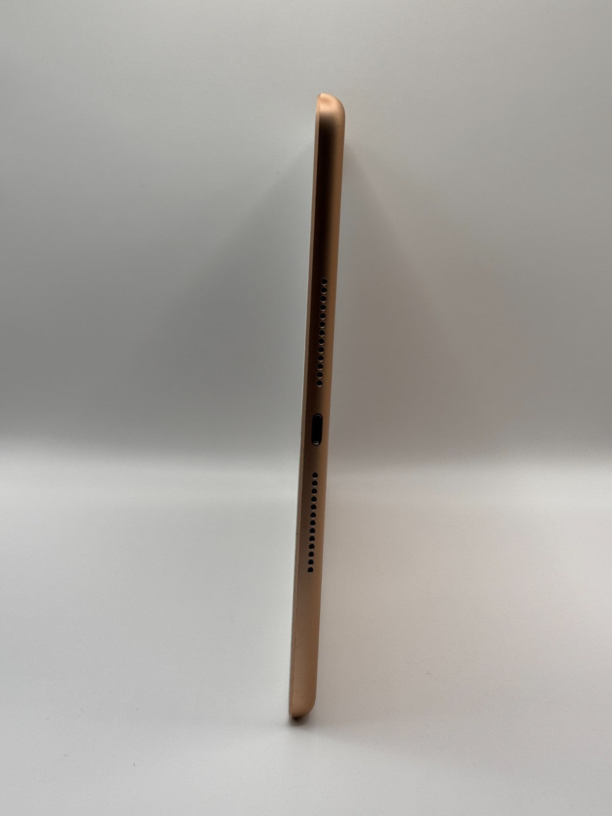 Apple Ipad 7th Generation Gold 32GB WiFi and 4G Cellular Very Good Condition