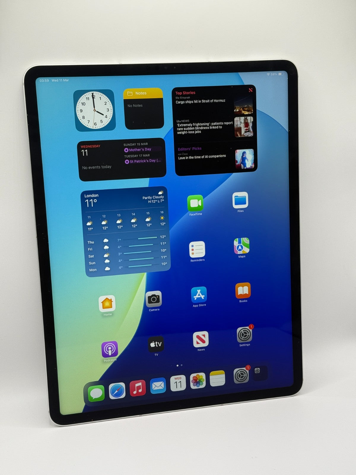 Apple Ipad Pro 5th Generation 256GB Wi-Fi Cellular 12.9 Silver Boxed Warranty