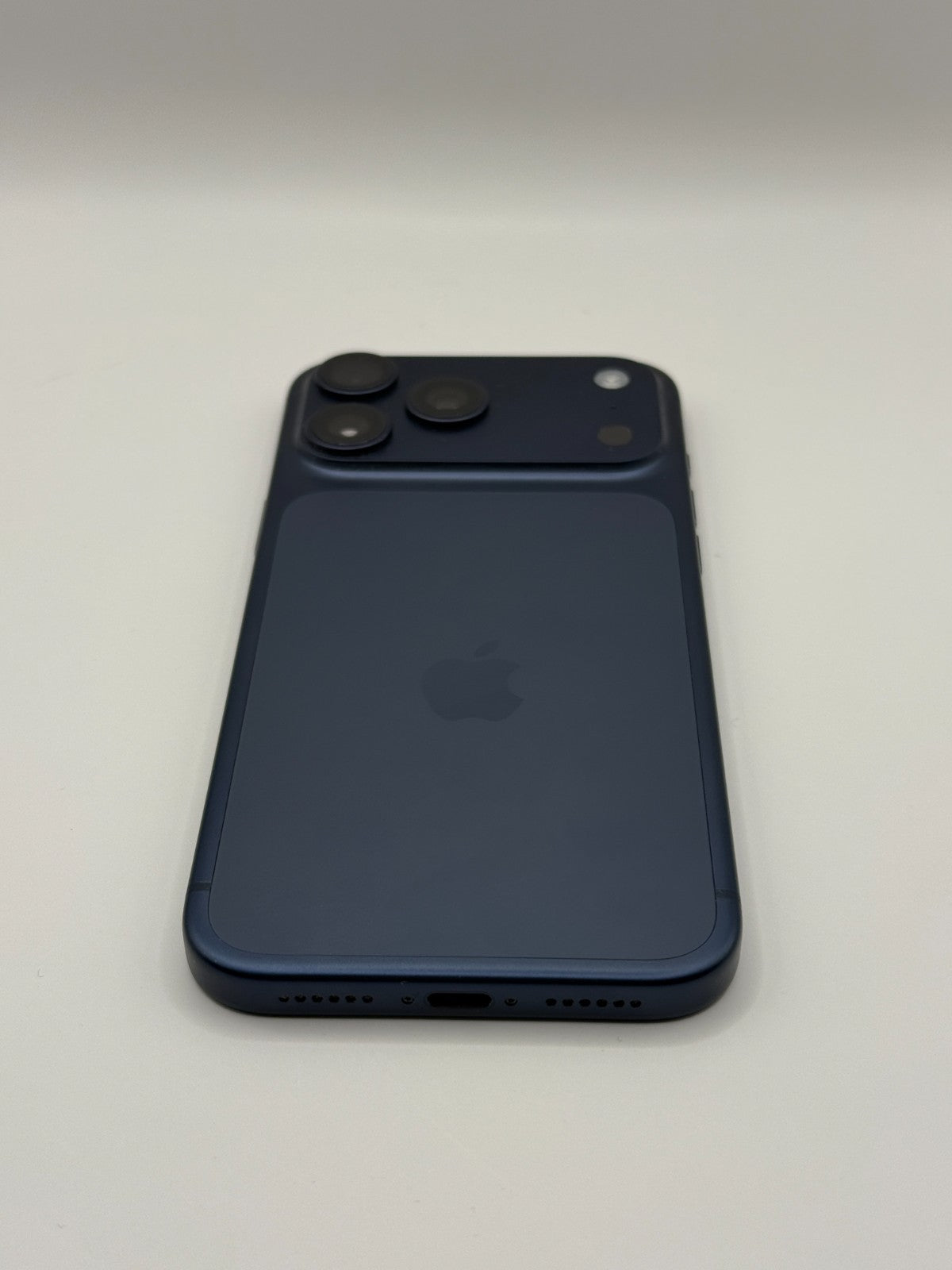 Apple Iphone 17 Pro Max 256GB Deep Blue 5G Warranty Unlocked Very Good Condition