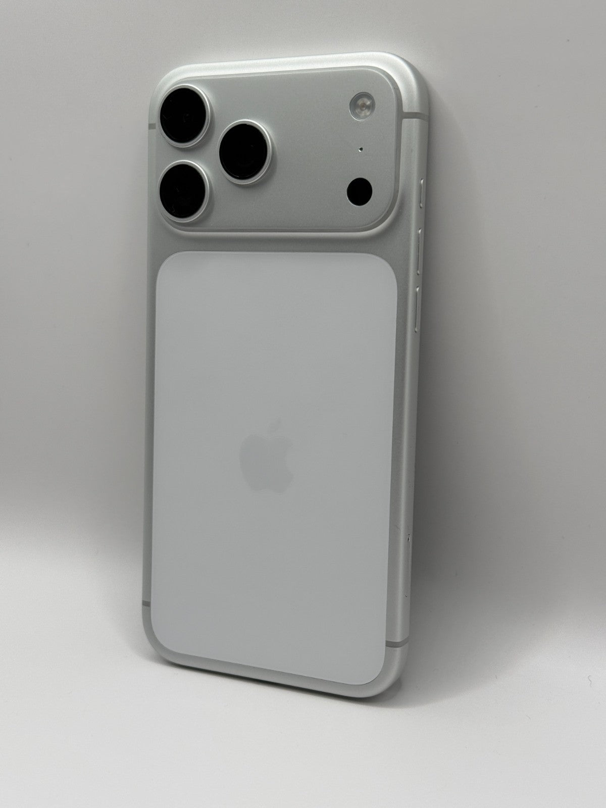 Apple Iphone 17 Pro Max 256GB Silver Warranty Unlocked Excellent Condition