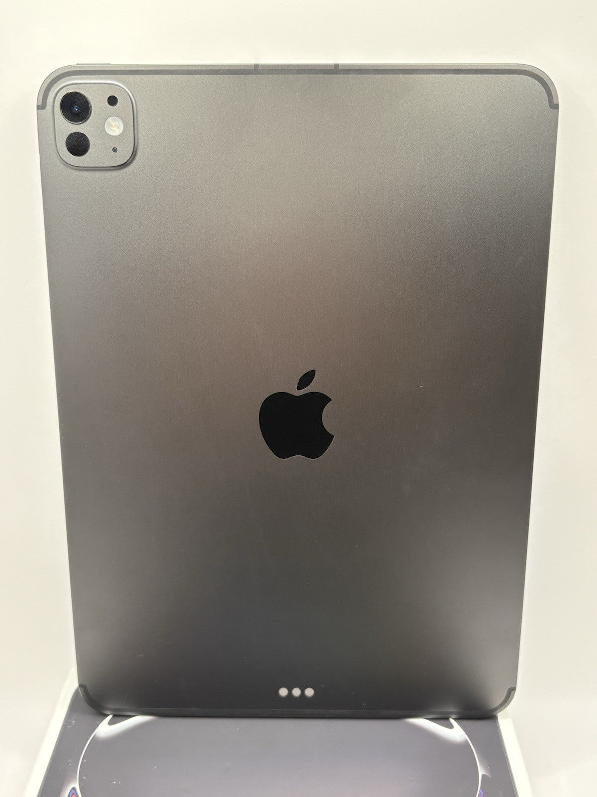 iPad Pro 11" M5 256Gb WiFi & 5G Unlocked Space Black Warranty Boxed