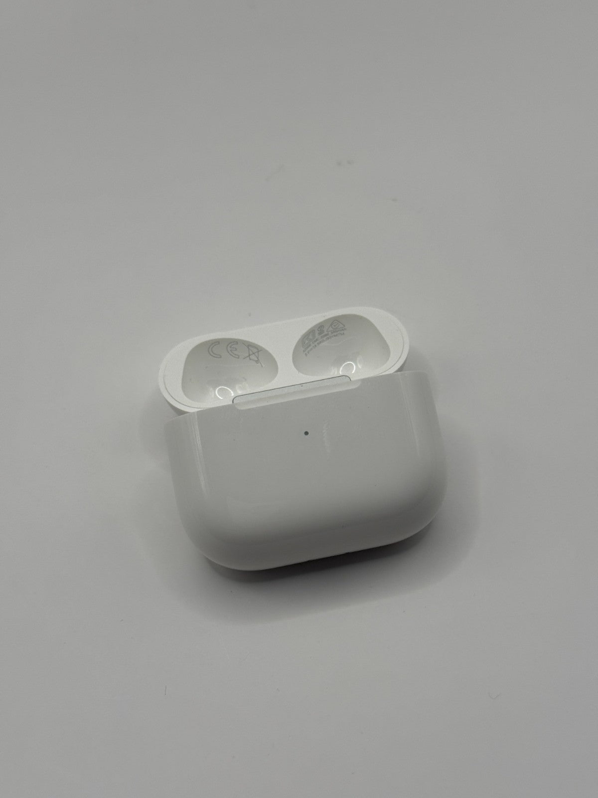 Genuine Apple Airpods 3 Non Anc A2566 Lightning Wireless Charging Case Only