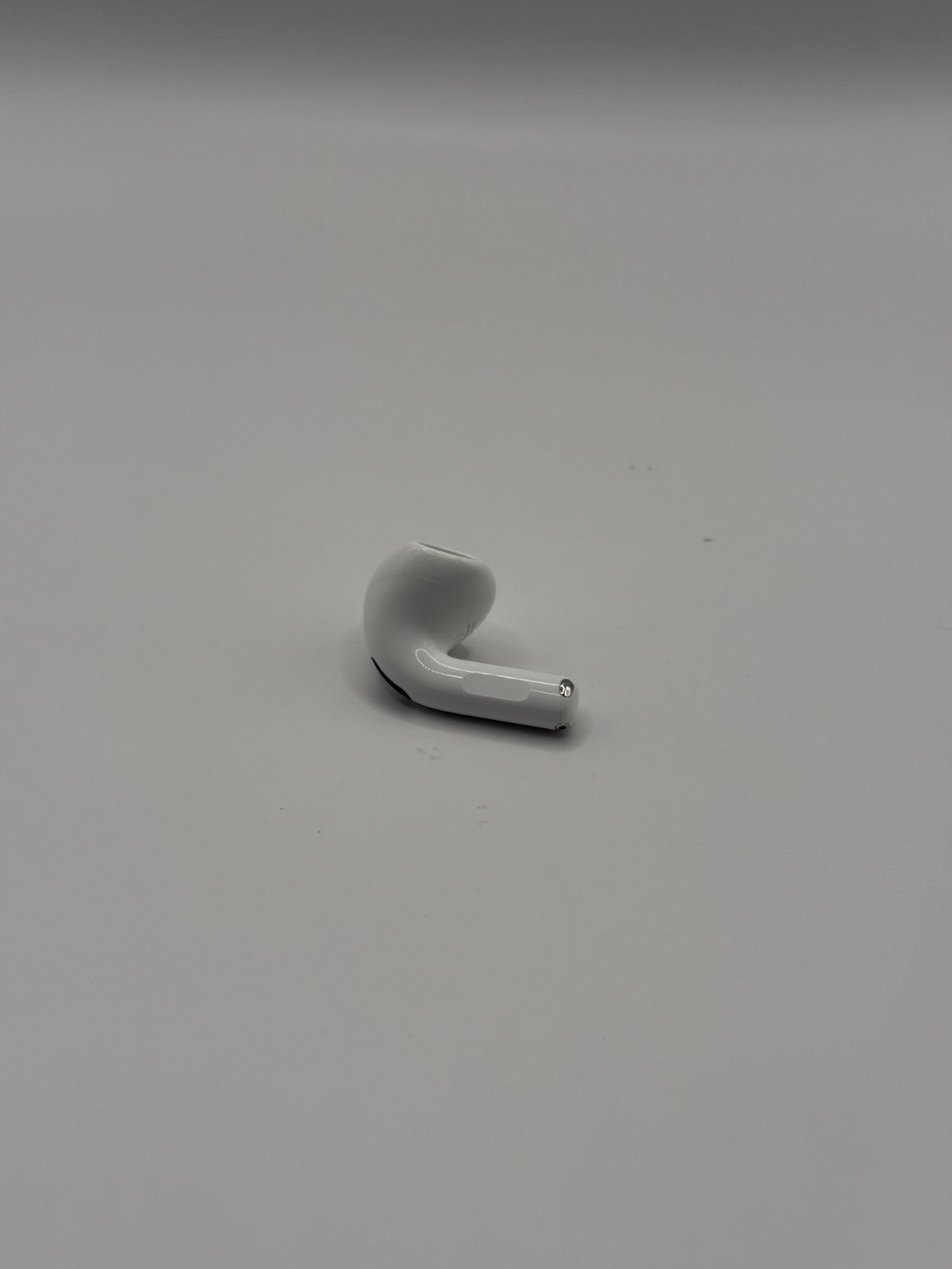 Apple AirPods 4th Generation In Ear Earphones 2024 Non ANC Right Earbud