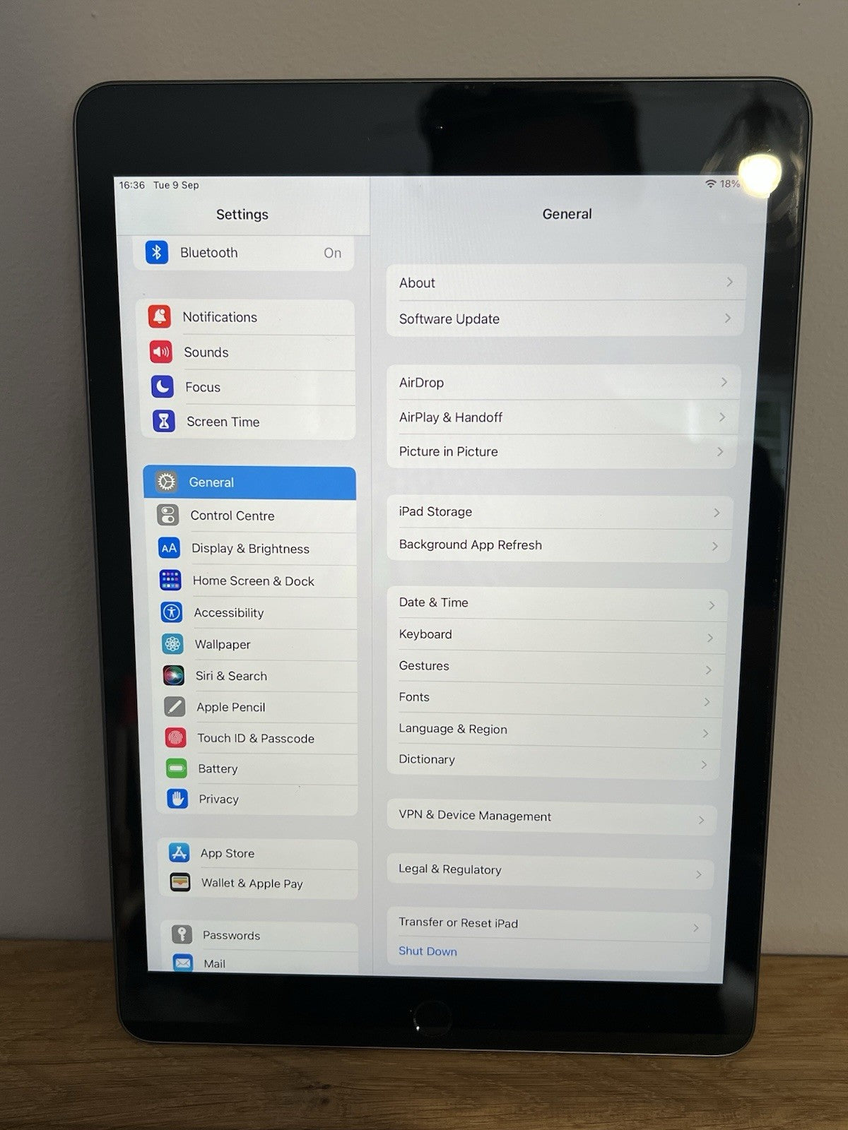 Apple iPad 9th generation 64gb (V31) WiFi Space Grey Boxed Warranty