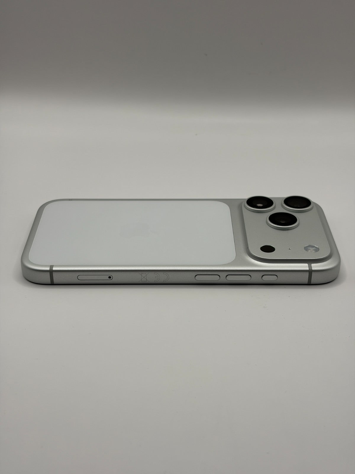 Apple Iphone 17 Pro 256GB Silver Unlocked Excellent Condition Warranty