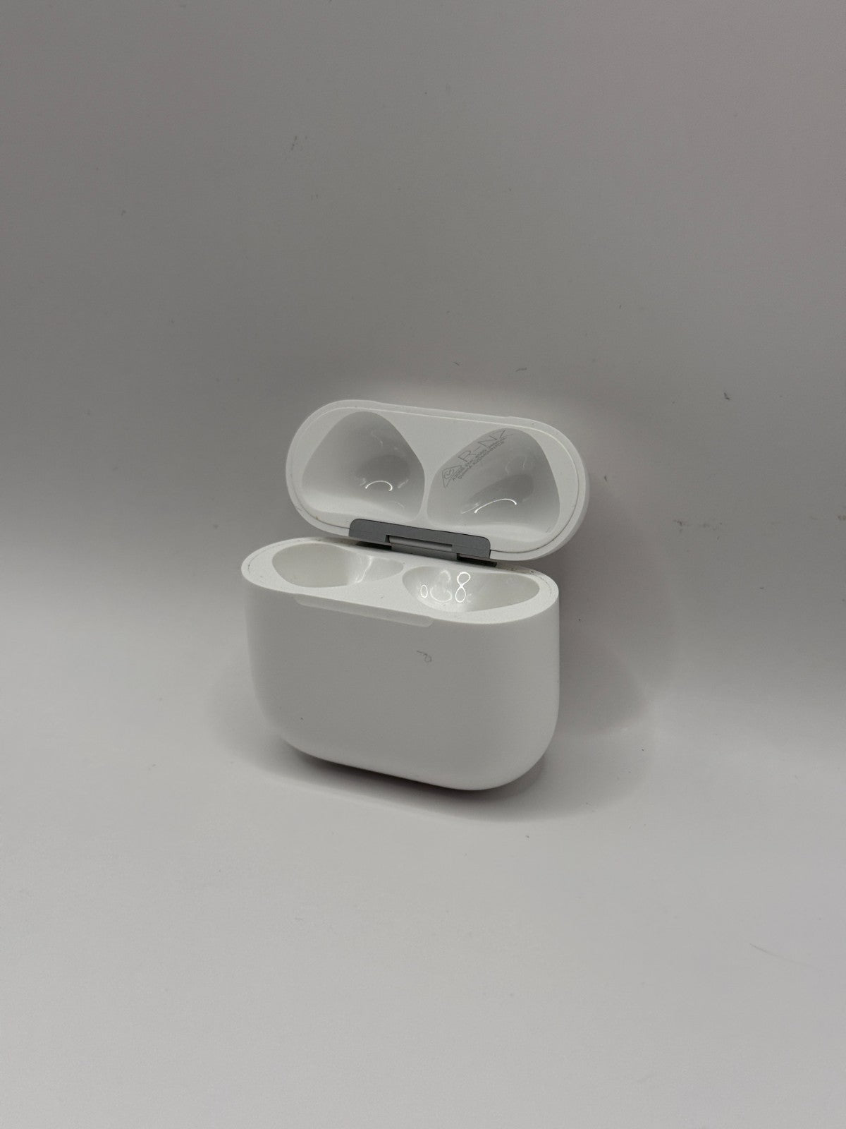 Genuine Apple AirPods 4 Non Anc A3508 USB-C Wireless Charging Case Only