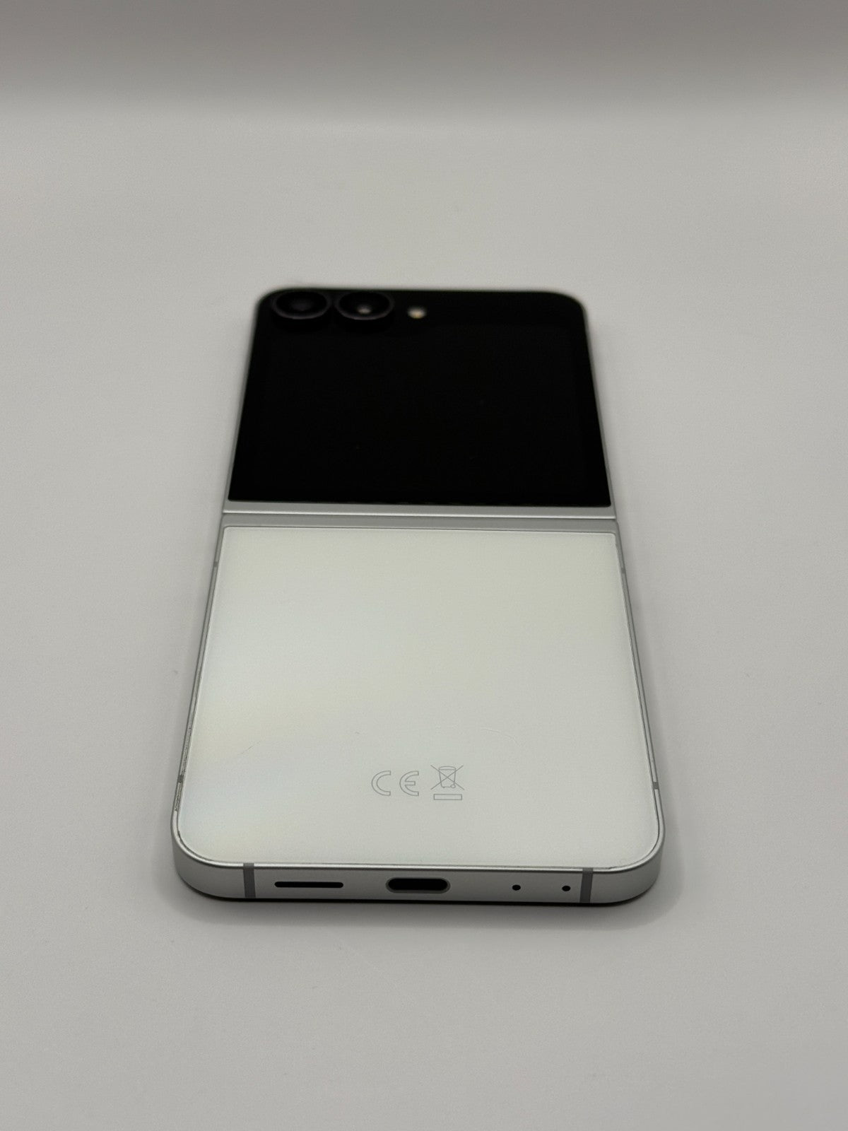 Samsung Galaxy Z Flip7 FE White 5G AI 256GB Unlocked Excellent Warranty Boxed