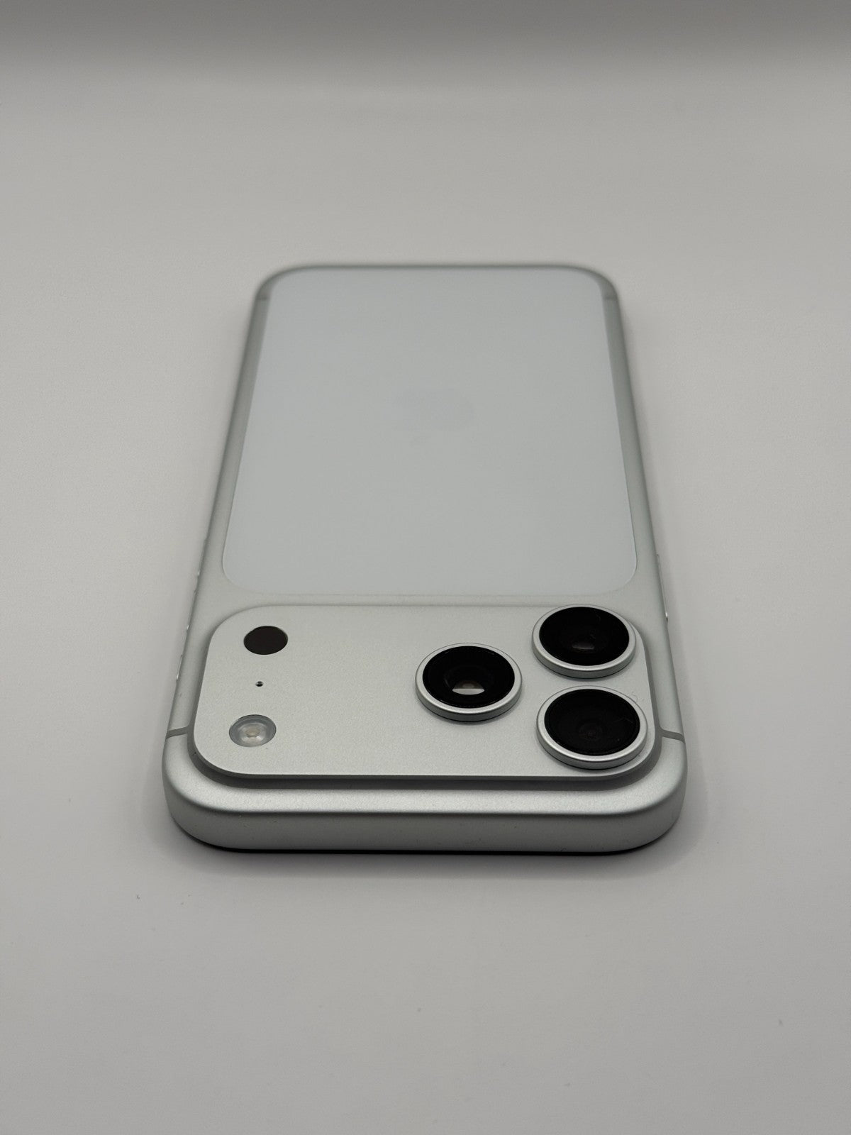 Apple Iphone 17 Pro Max 256GB Silver Warranty Unlocked Excellent Condition