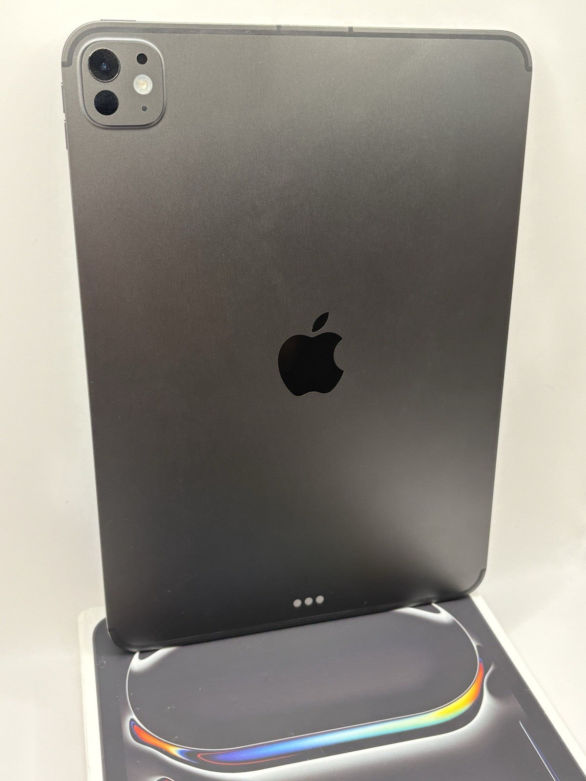 iPad Pro 11" M5 256Gb WiFi & 5G Unlocked Space Black Warranty Boxed