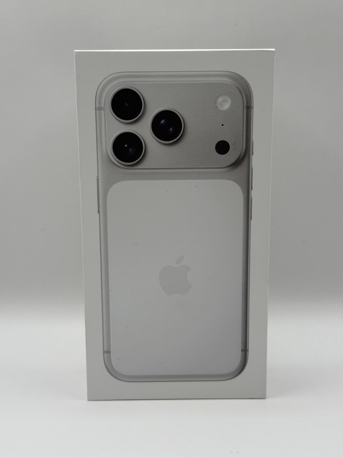 Apple Iphone 17 Pro 256GB Silver Unlocked Boxed Excellent Condition 100% Battery