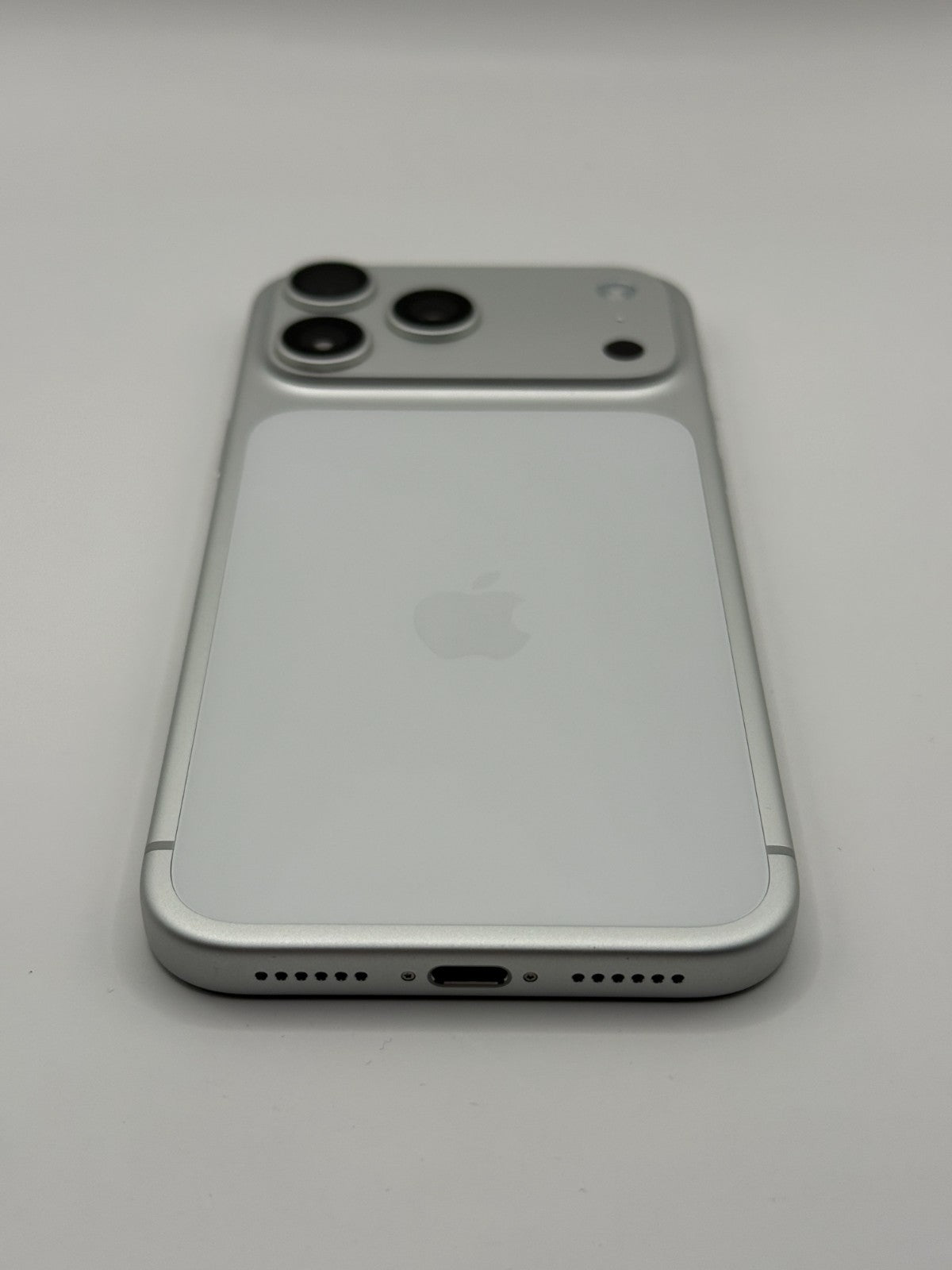 Apple Iphone 17 Pro Max 5G 256GB Silver Unlocked Boxed Very Good Condition