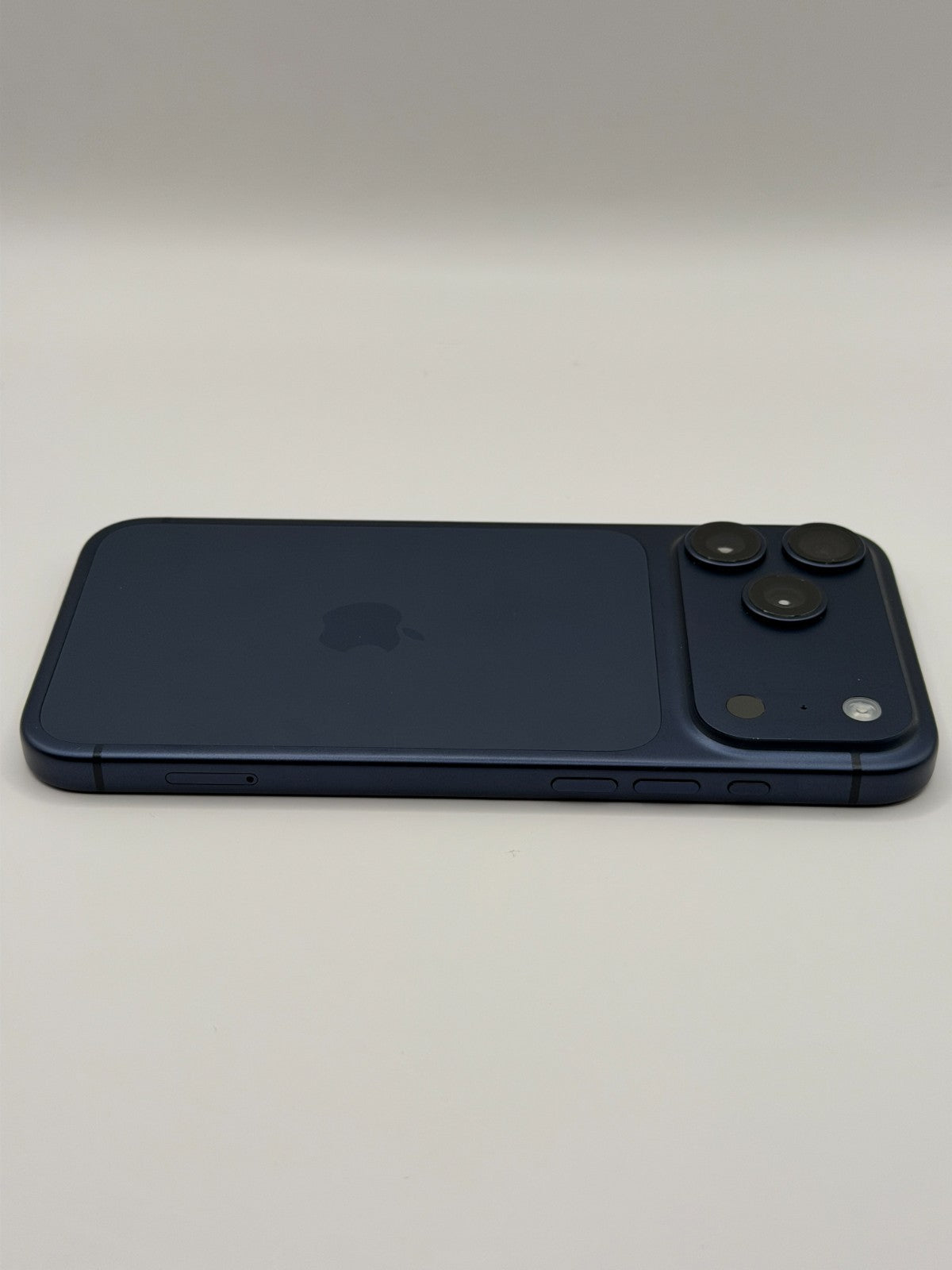 Apple Iphone 17 Pro Max 256GB Deep Blue 5G Excellent Warranty Unlocked
