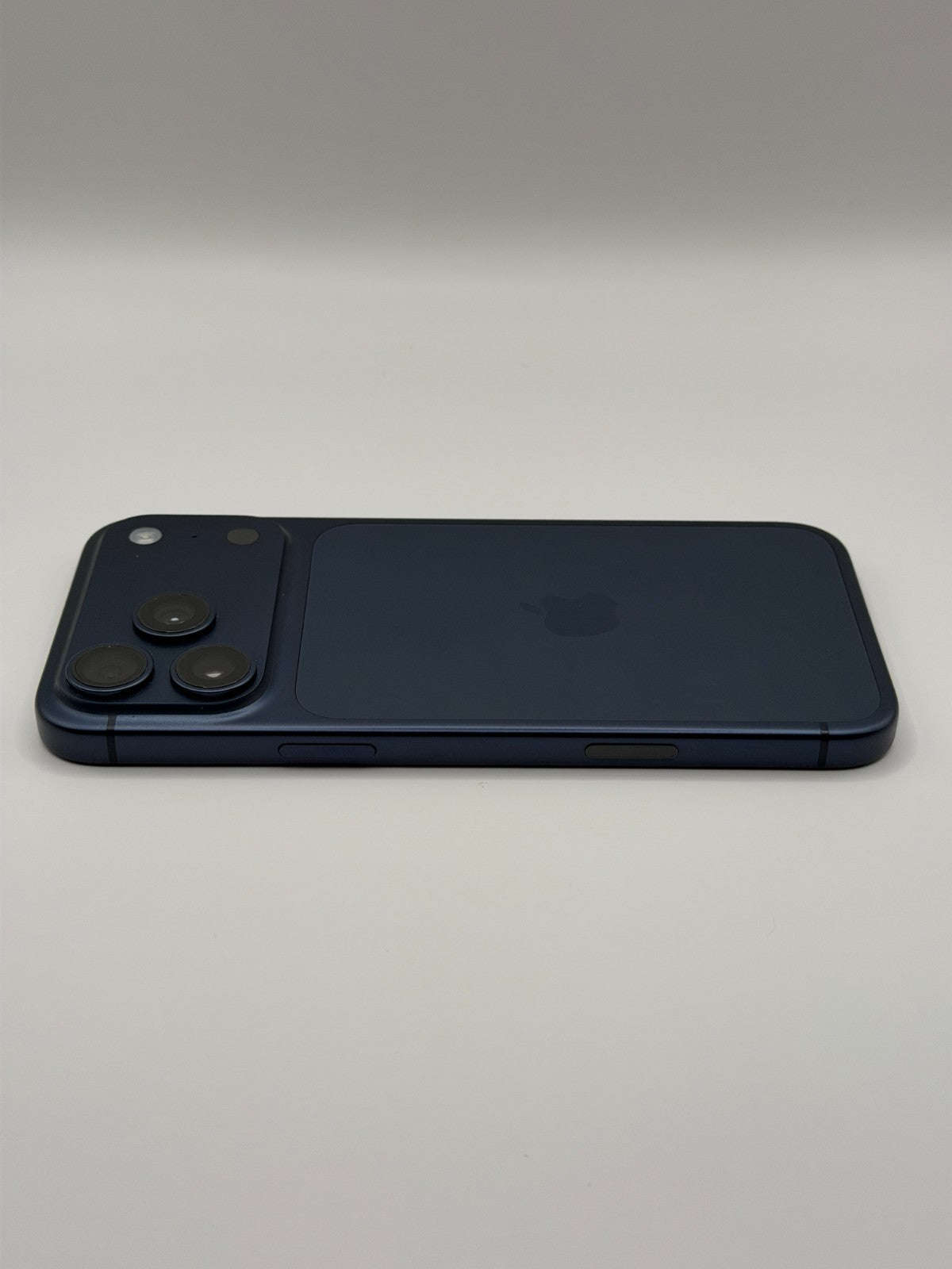 Apple Iphone 17 Pro Max 256GB Deep Blue 5G Excellent Warranty Unlocked