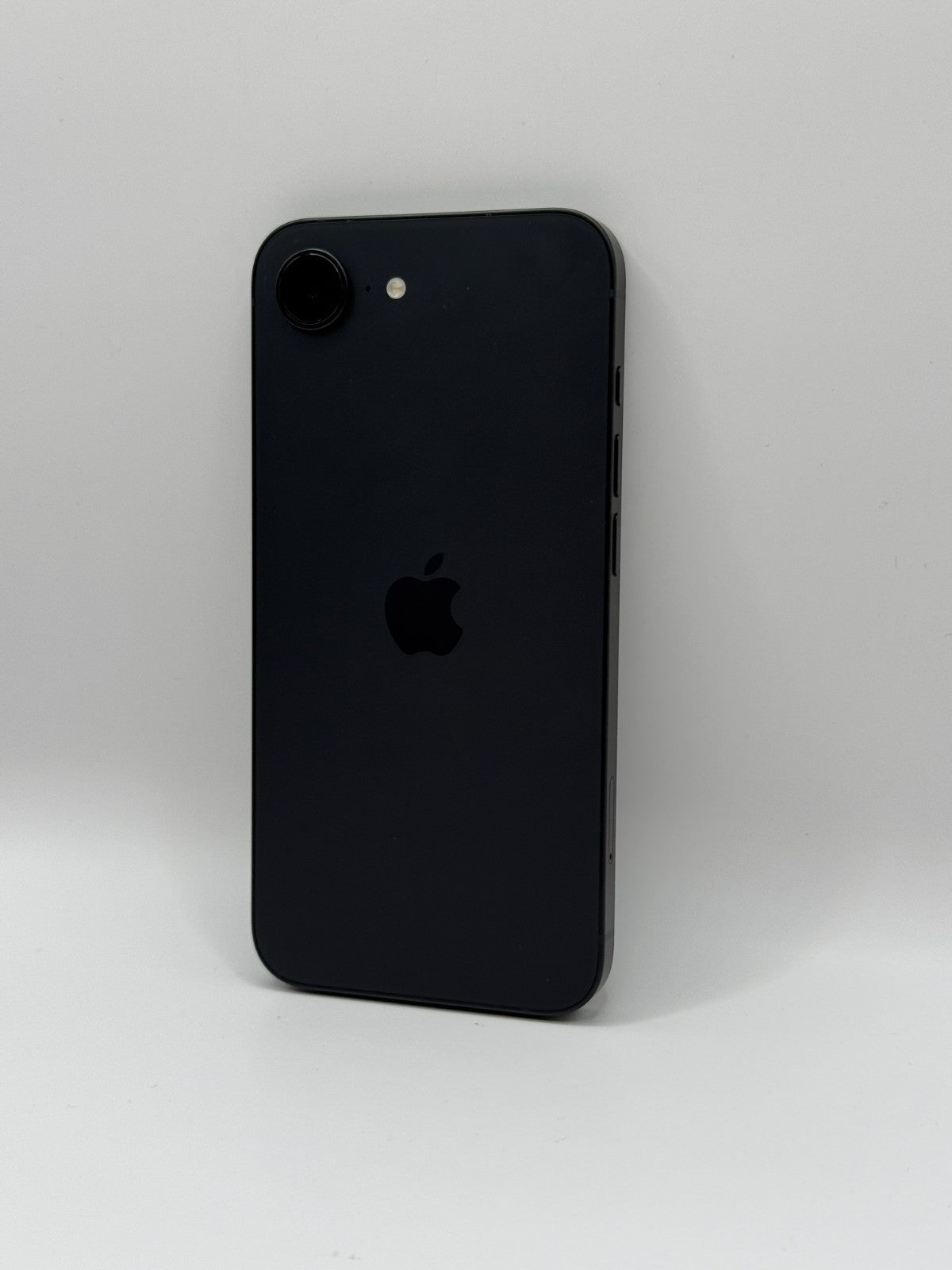 Apple Iphone 16e 128GB 5G Black 100% Battery Unlocked Very Good Condition Boxed