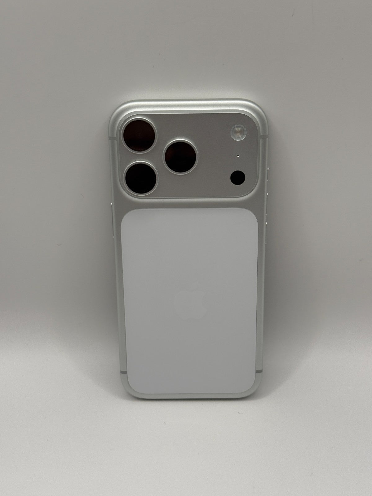 Apple Iphone 17 Pro 256GB Silver Unlocked Boxed Excellent Condition 100% Battery