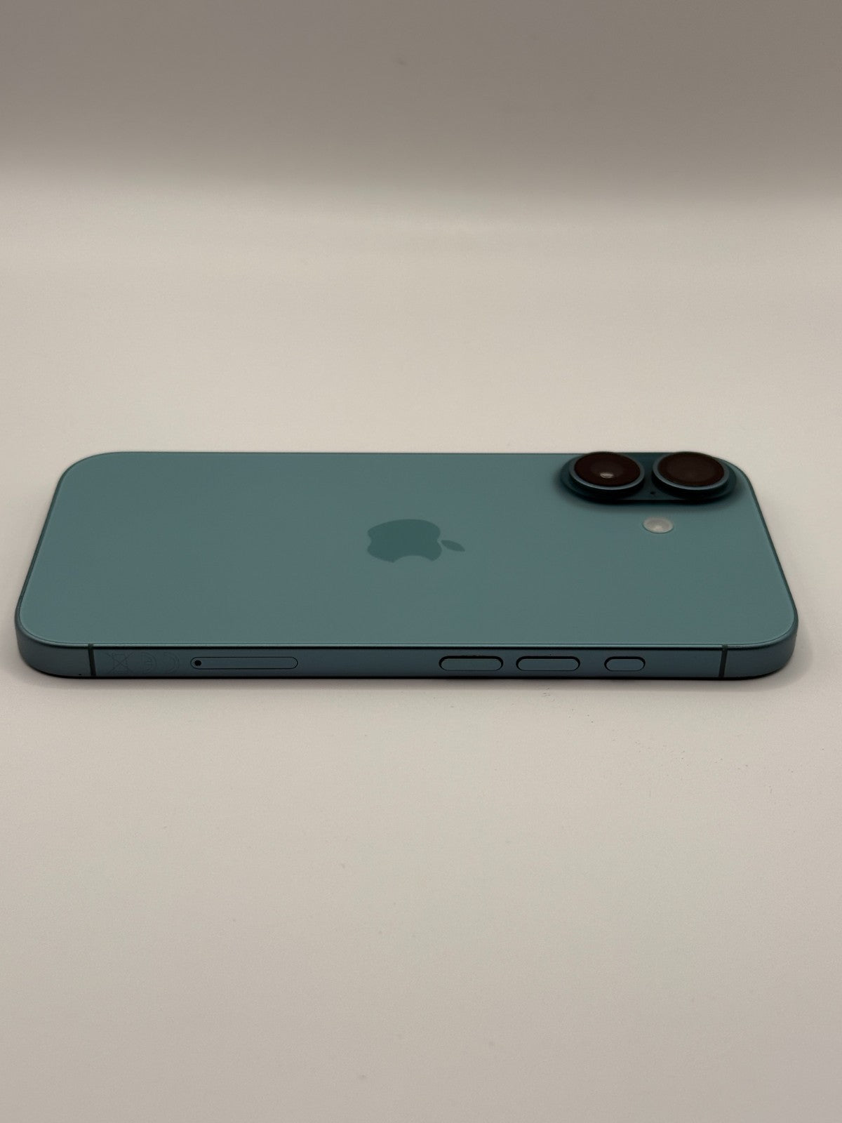 Apple Iphone 16 128GB Teal 5G Unlocked Excellent Condition Warranty Boxed