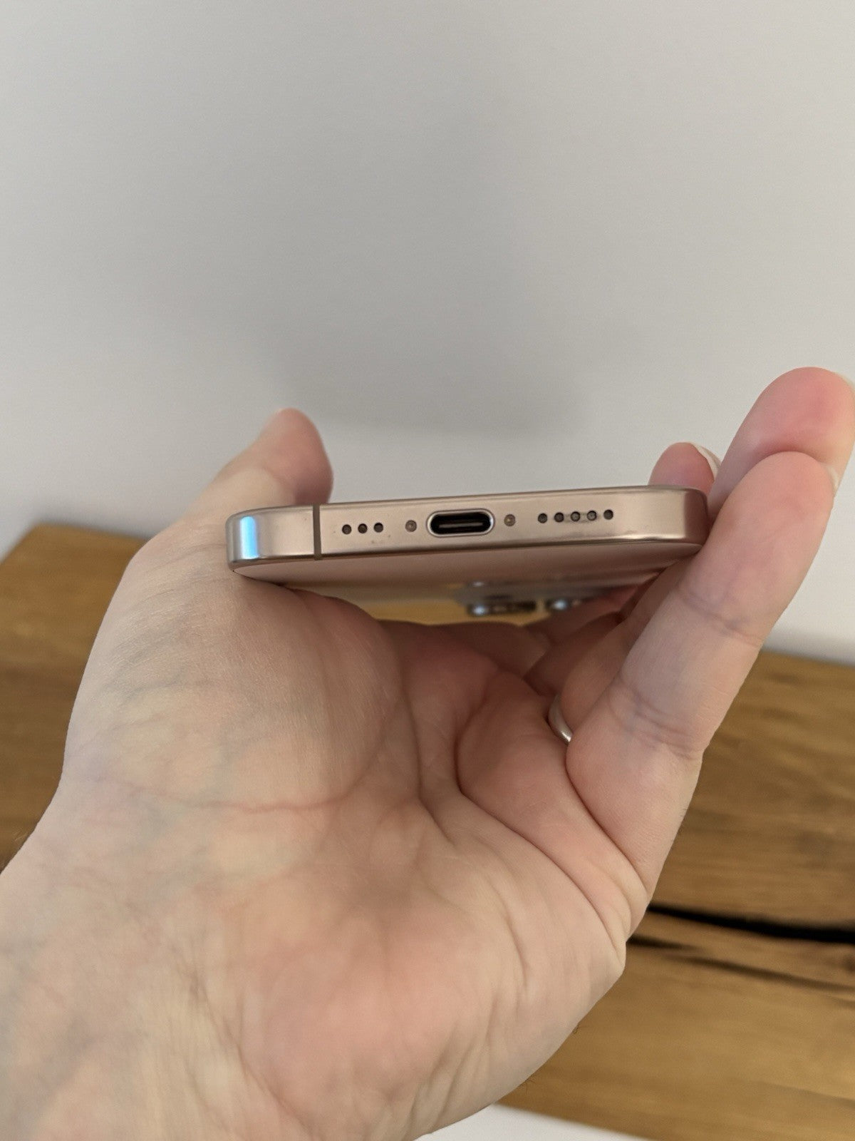 Apple iPhone 16 Pro 256GB 5G (1913586) Unlocked Desert Titanium Boxed