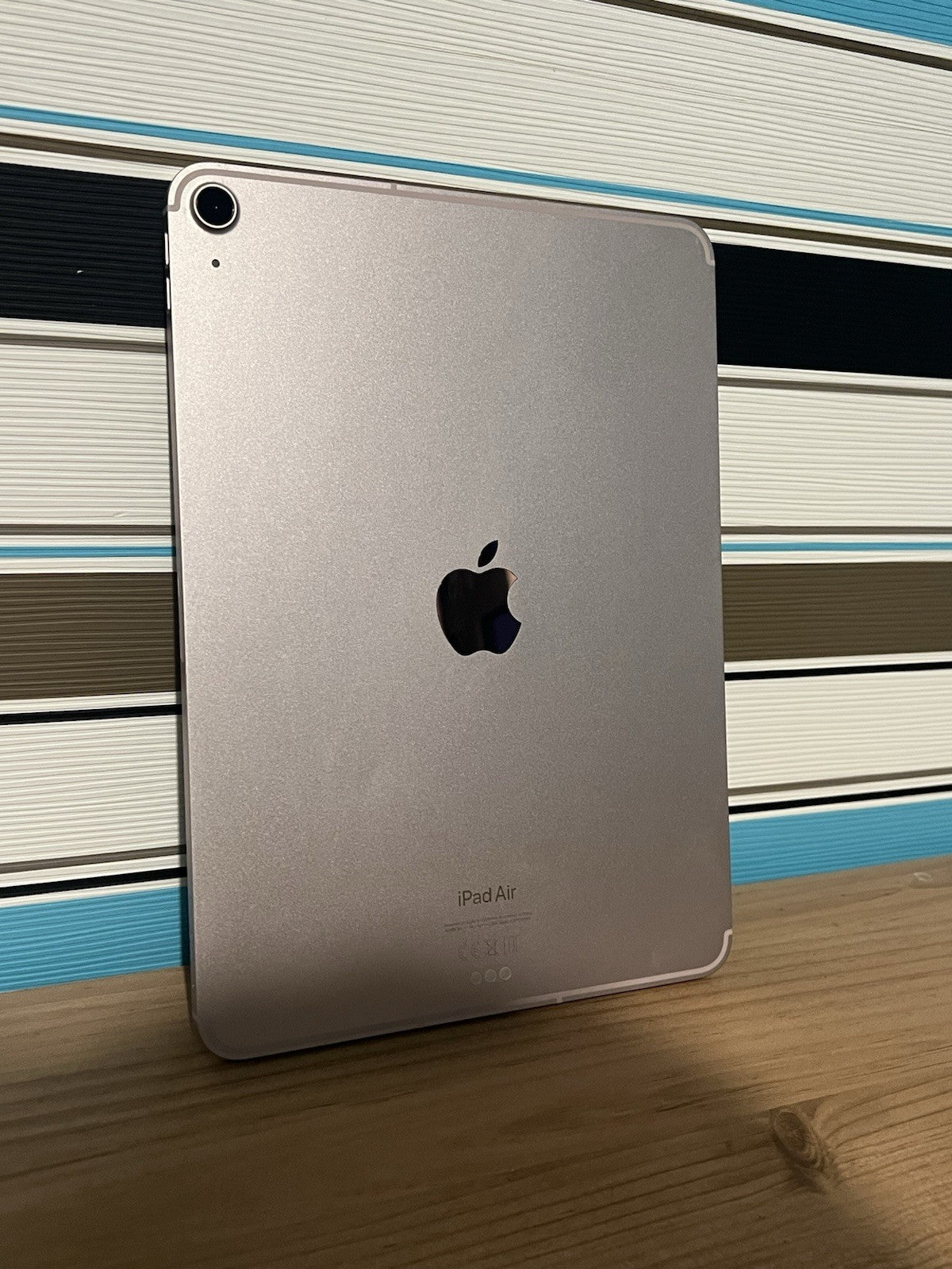 Apple iPad Air 5th Gen (PP108) M1 64GB WiFi & Cellular 5G Unlocked Starlight