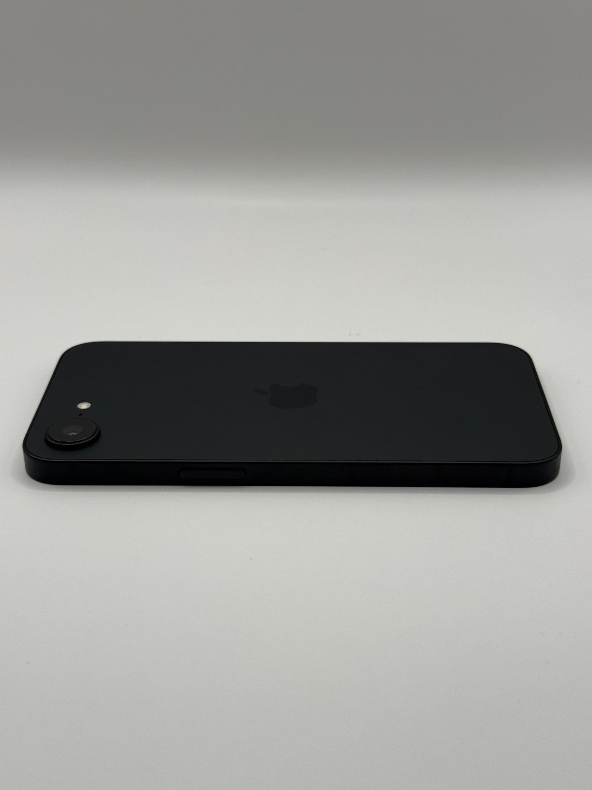 Apple Iphone 16e 128GB 5G Black 100% Battery Unlocked Very Good Condition Boxed