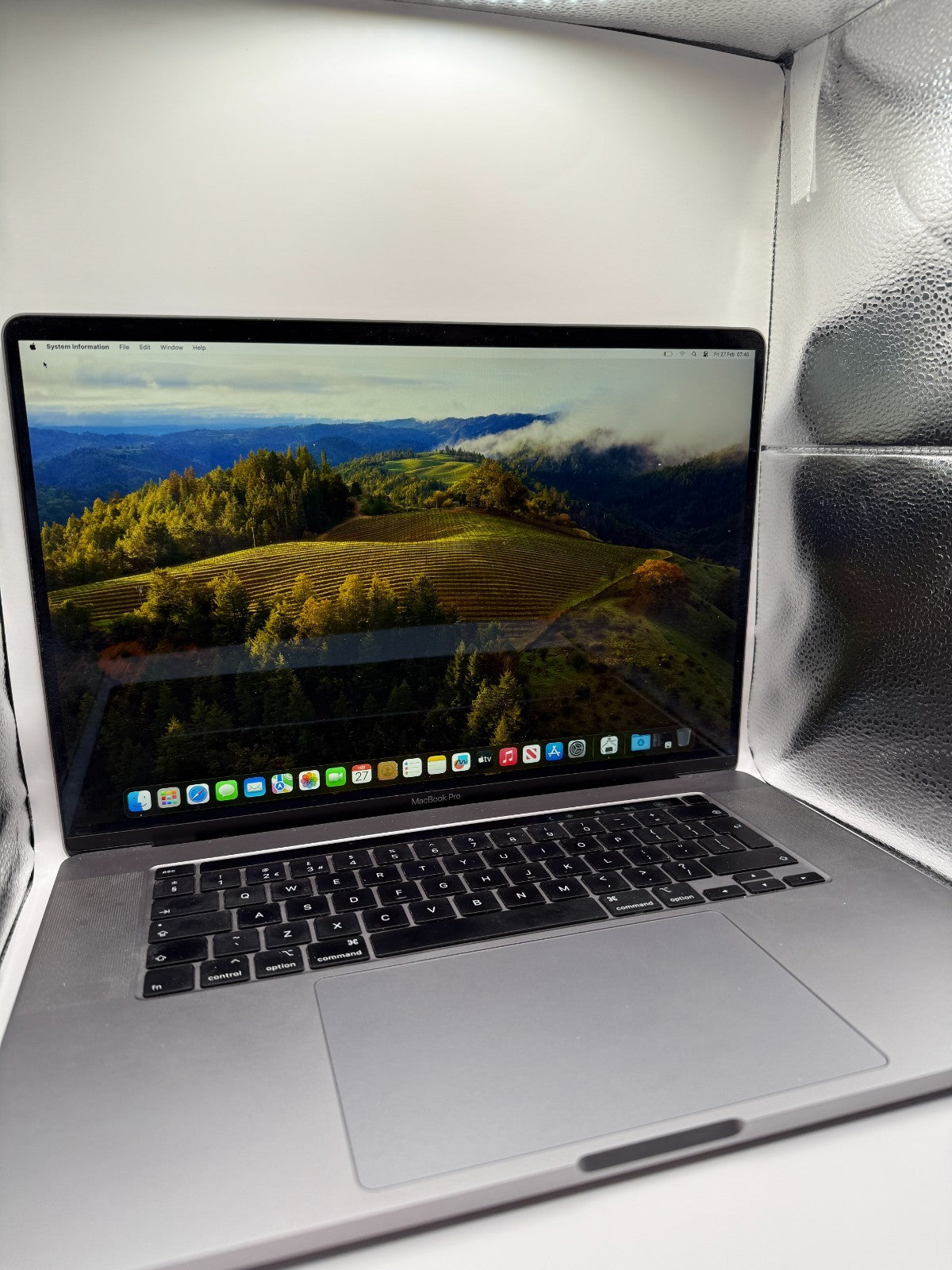 Apple MacBook Pro 16" 512GB SSD Intel Core i7 9th Gen 2.60 GHz 16GB Warranty