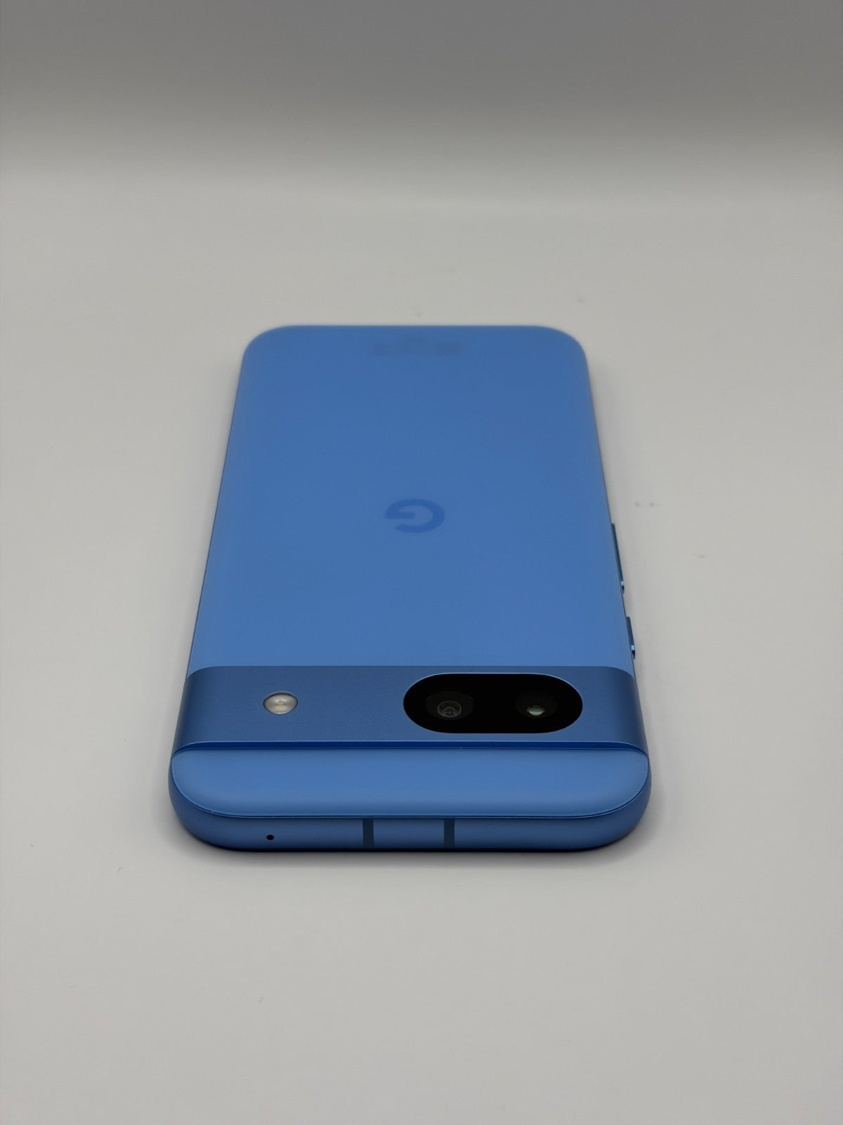 Google Pixel 8a 128GB 5G AI Bay Colour Unlocked Excellent Condition