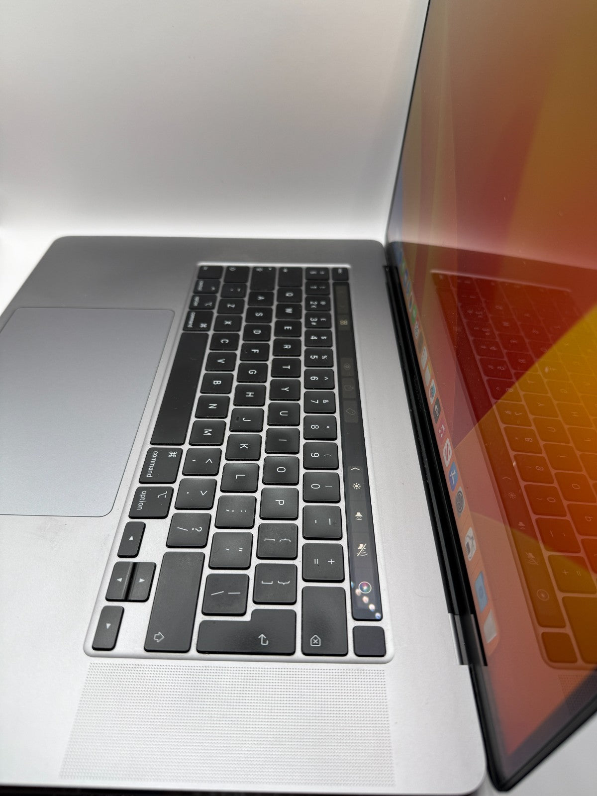Apple MacBook Pro 16" 512GB SSD Intel Core i7 9th Gen 2.60 GHz 16GB