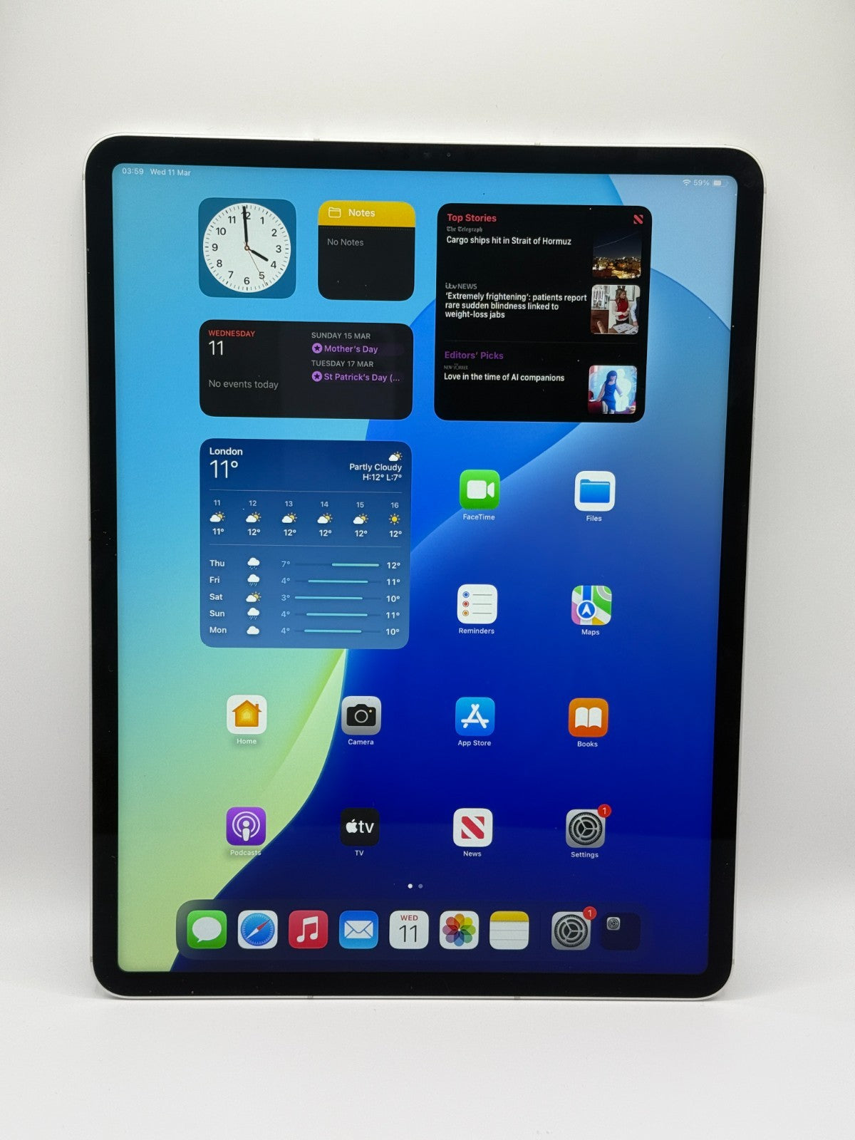 Apple Ipad Pro 5th Generation 256GB Wi-Fi Cellular 12.9 Silver Boxed Warranty