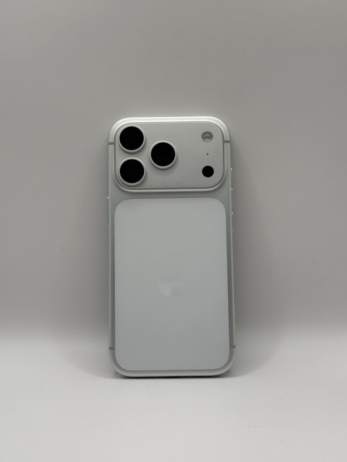 Apple Iphone 17 Pro 256GB Silver Unlocked Boxed Excellent Condition 100% Battery