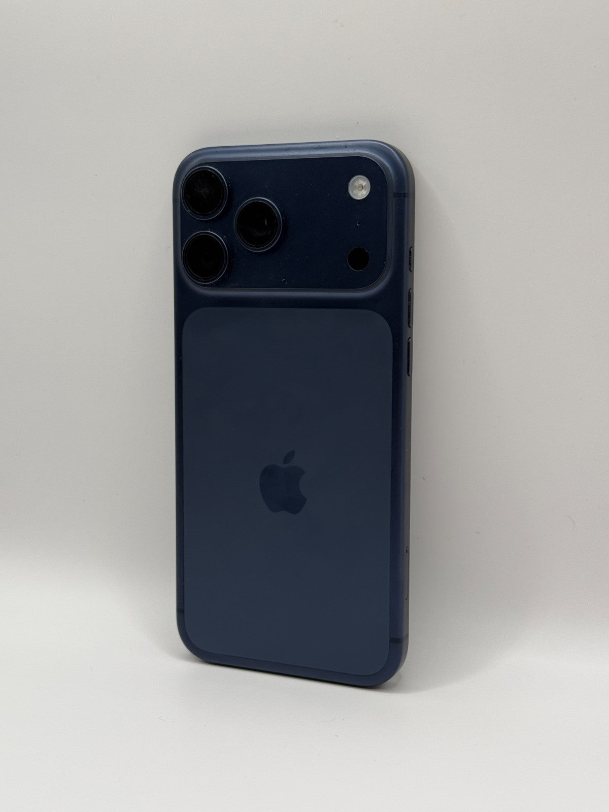 Apple Iphone 17 Pro Max 256GB Deep Blue 5G Warranty Unlocked Very Good Condition