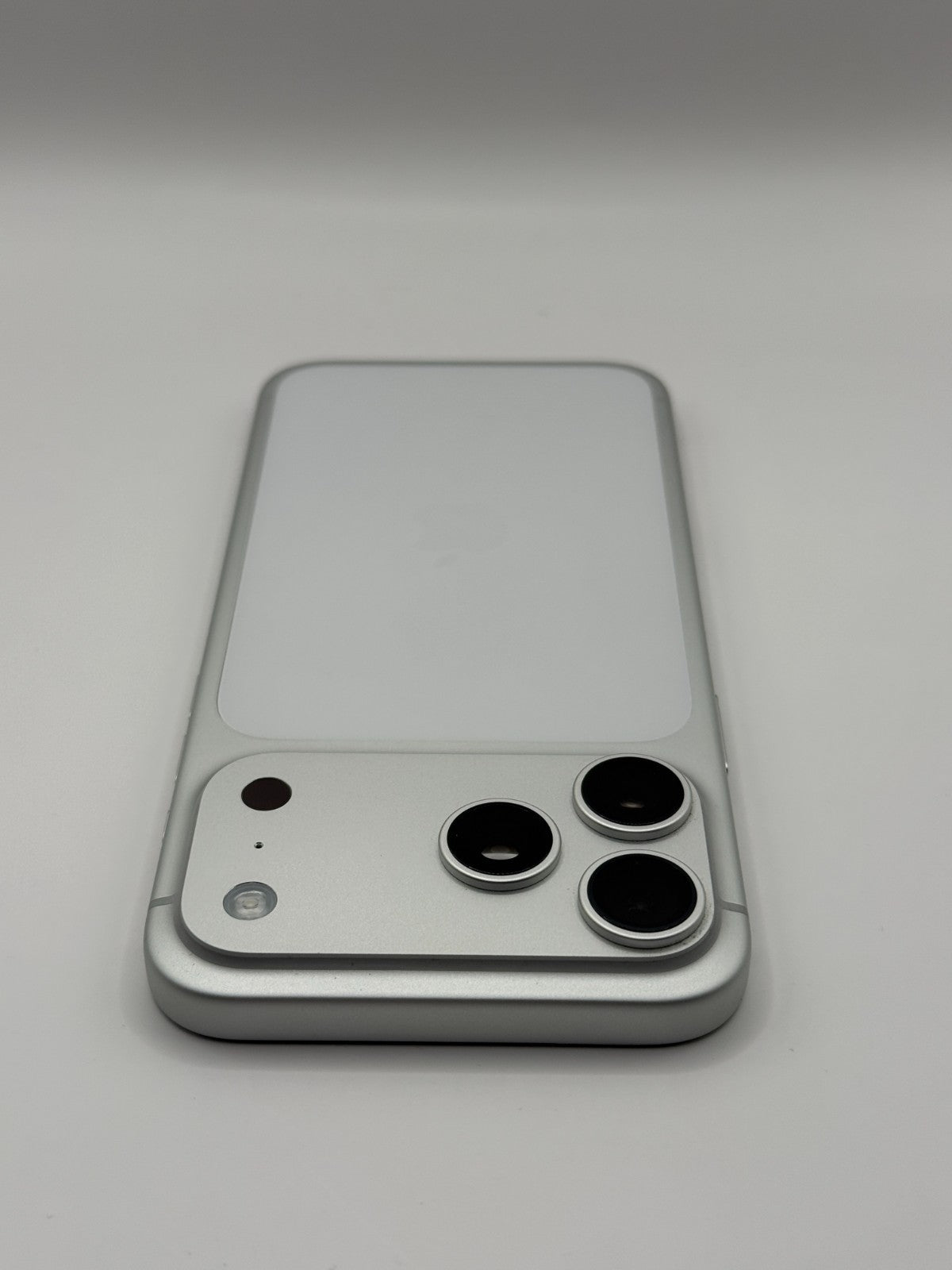Apple Iphone 17 Pro Max 5G 256GB Silver Unlocked Boxed Very Good Condition