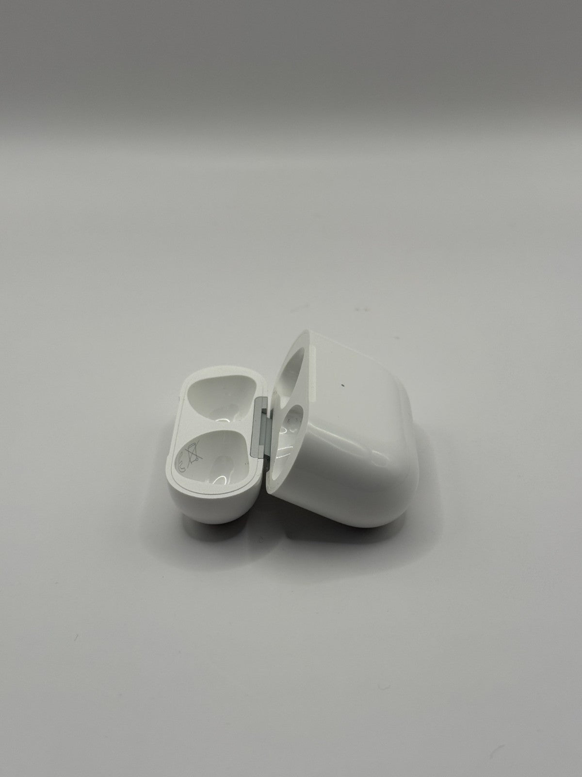 Genuine Apple Airpods 3 Non Anc A2566 Lightning Wireless Charging Case Only