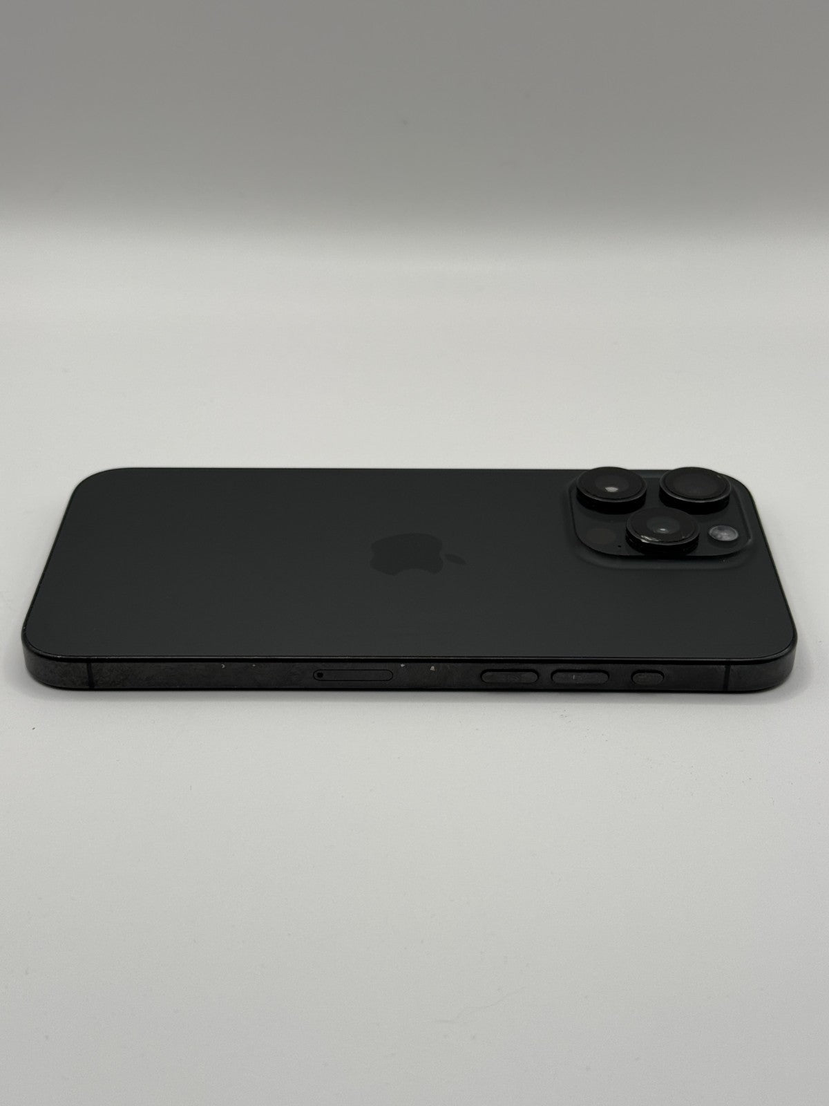 Apple Iphone 15 Pro Max 5G Black Titanium 512GB Unlocked Slight Chip Camera Lens