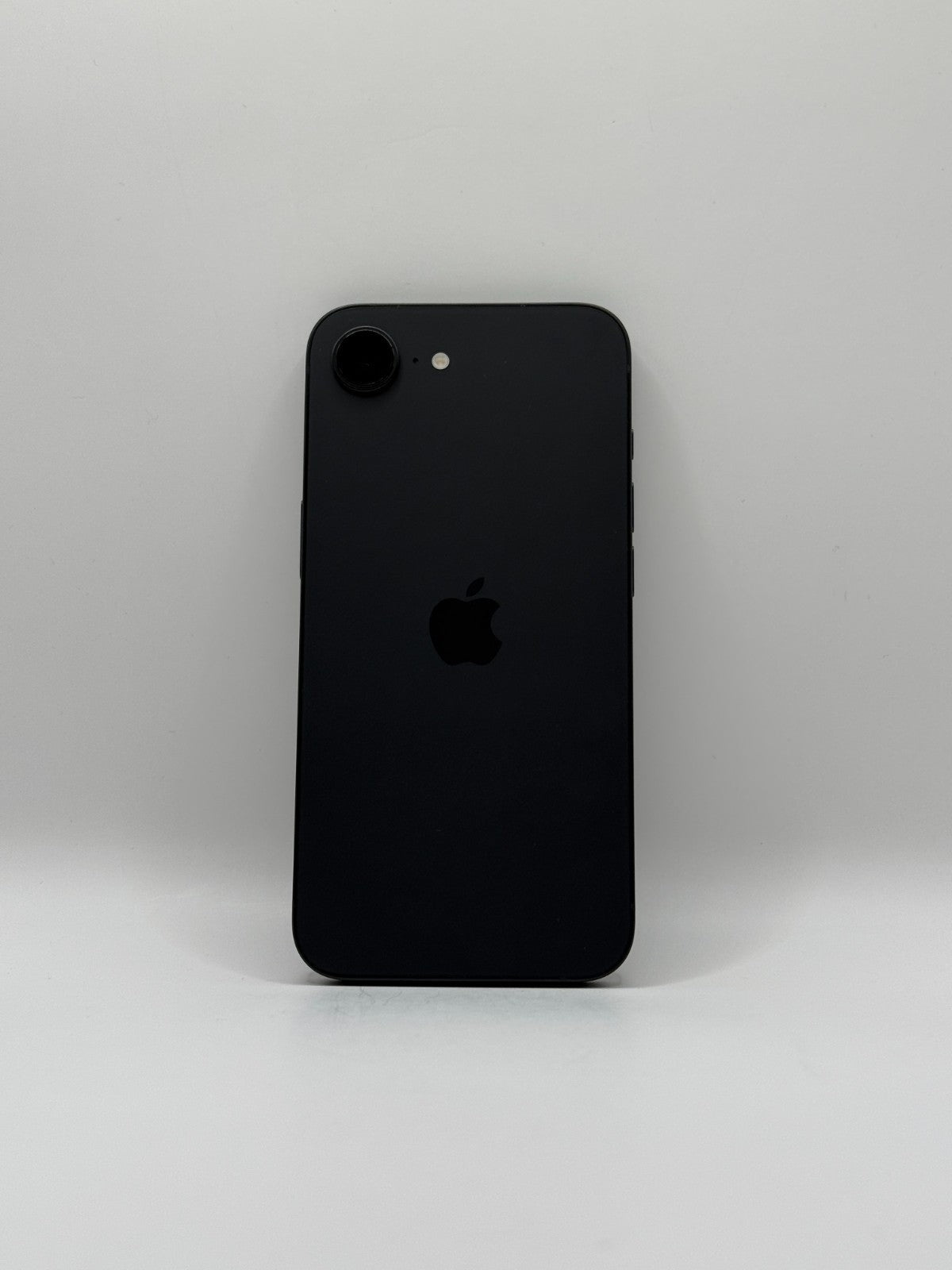 Apple Iphone 16e 128GB 5G Black 100% Battery Unlocked Very Good Condition Boxed