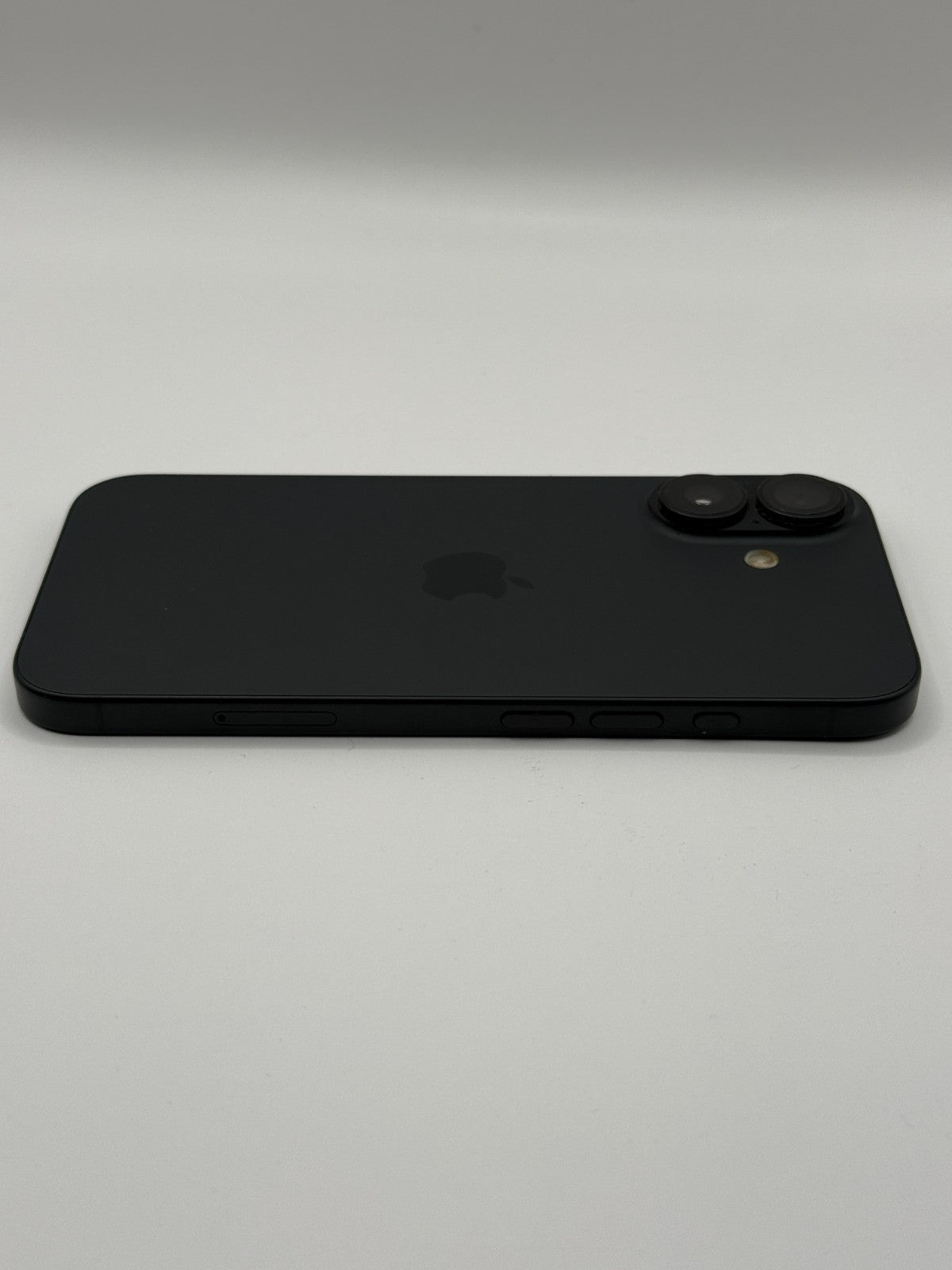 Apple Iphone 16 128GB 5G Black Unlocked Excellent Condition Warranty 94% Battery