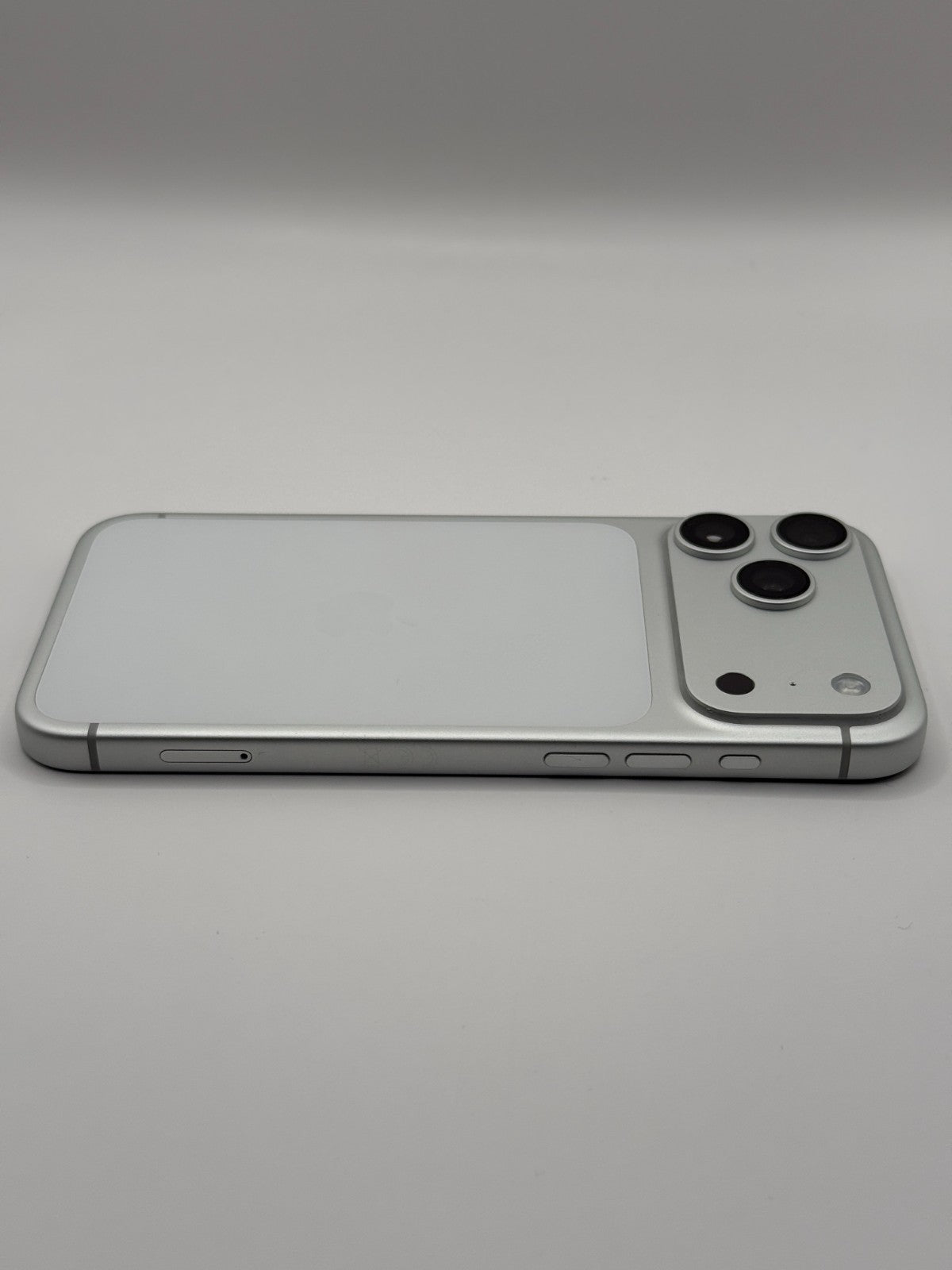 Apple Iphone 17 Pro Max 256GB Silver Warranty Unlocked Excellent Condition