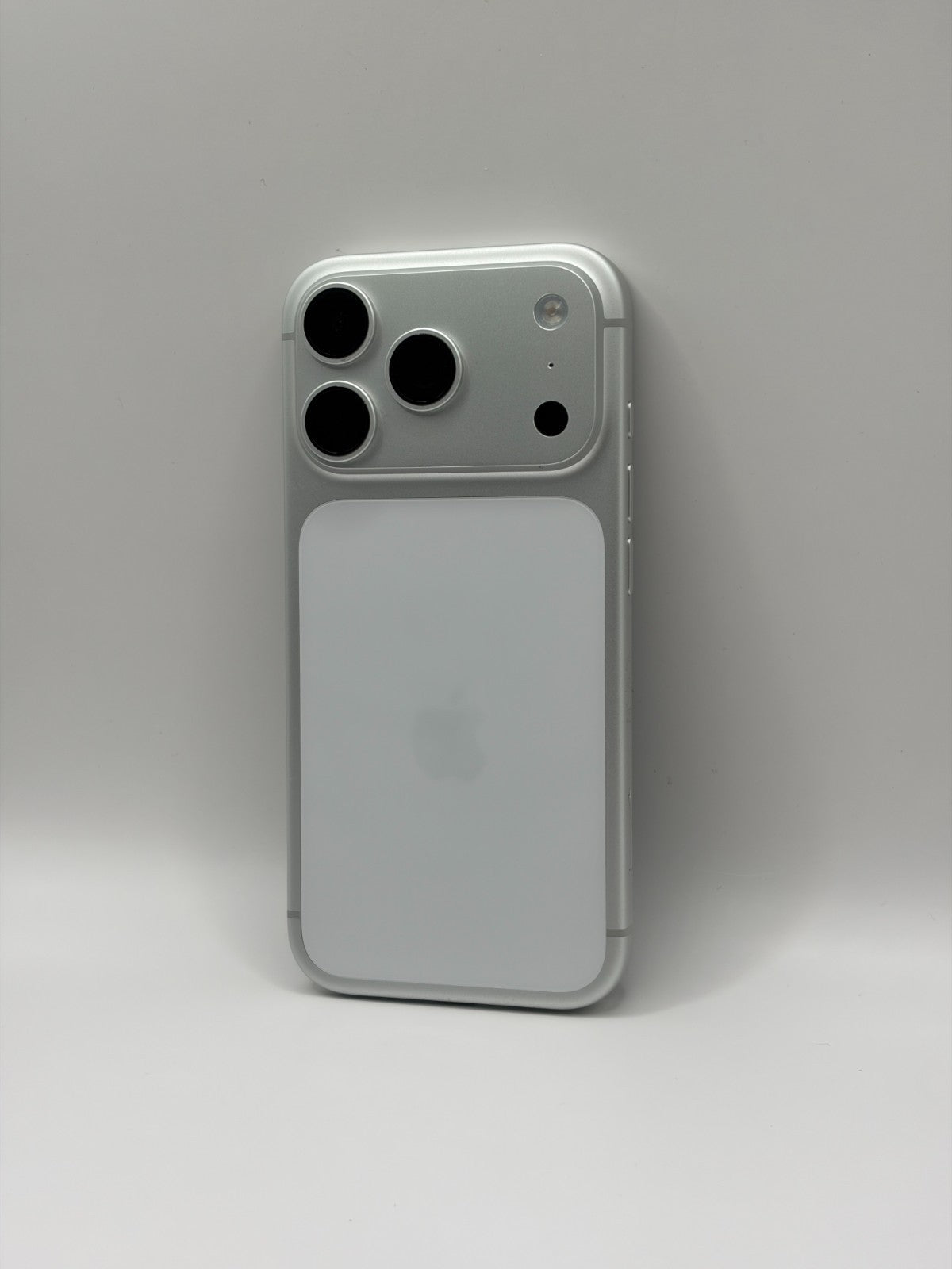 Apple Iphone 17 Pro 256GB Silver Unlocked Excellent Condition Warranty
