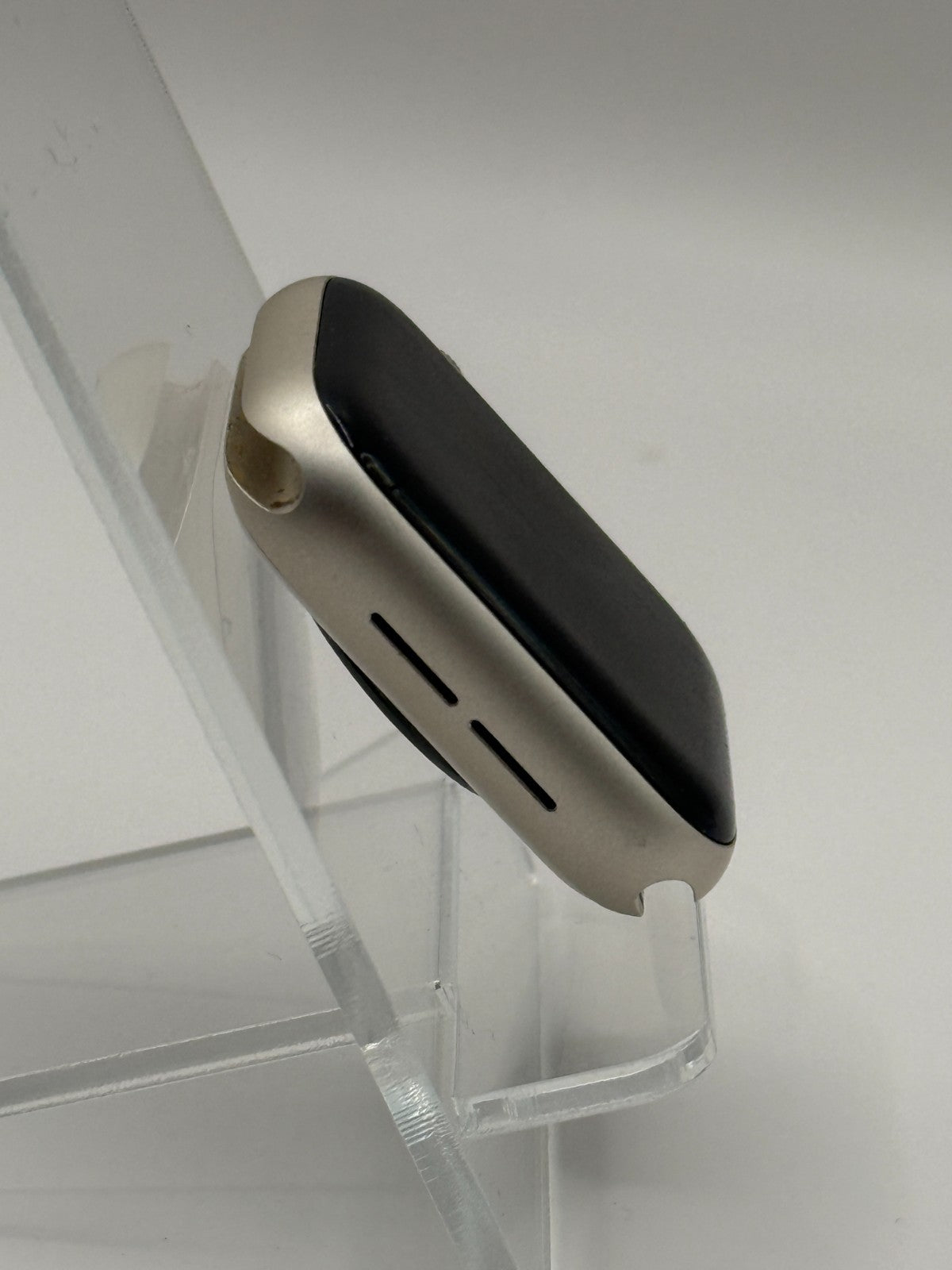 Apple Watch SE 2nd Gen 40mm Silver Aluminium with White Band Scratch On Screen