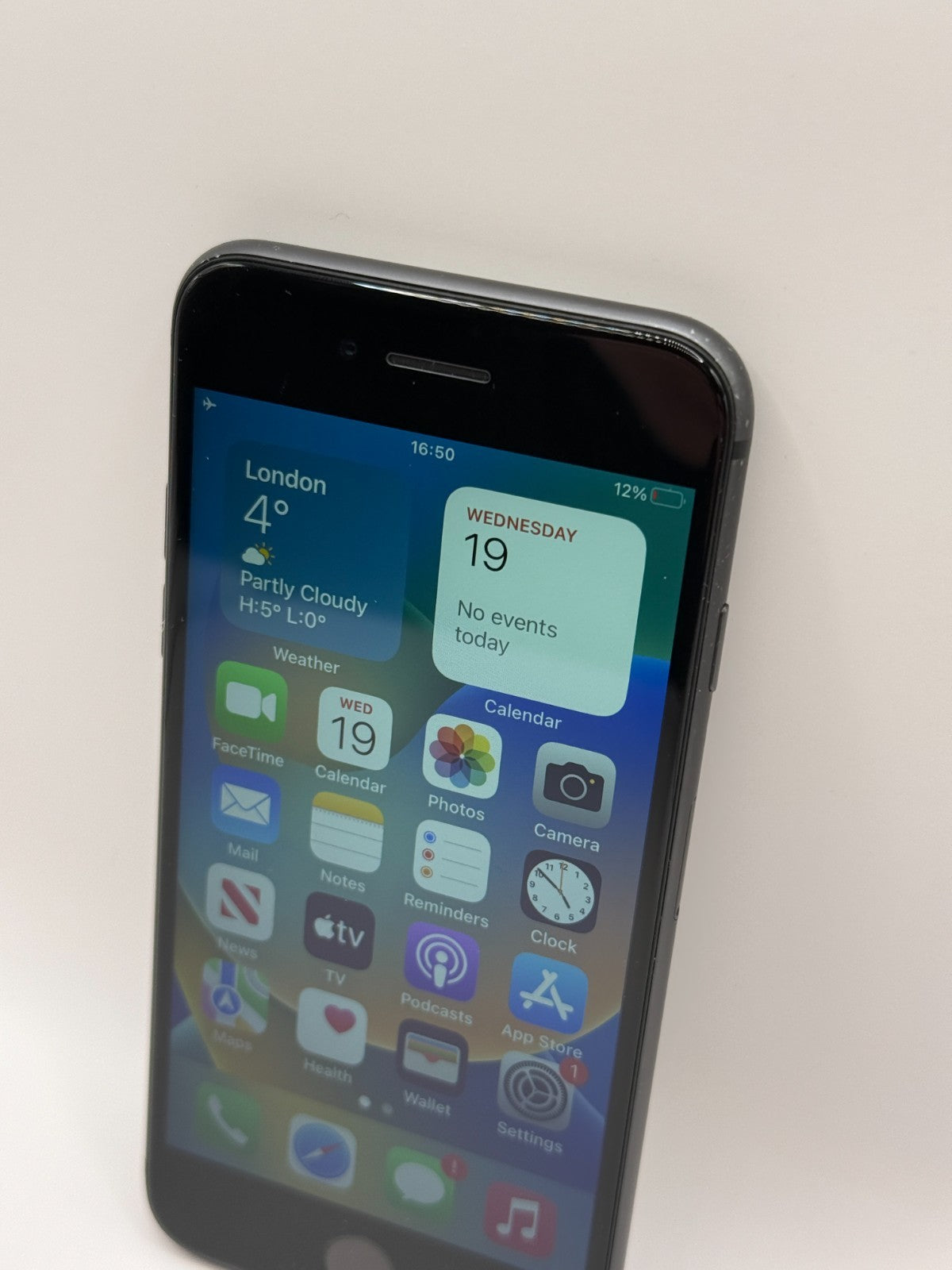Apple iPhone 8 Good Condition 64GB Grade B Three Smartphone UK
