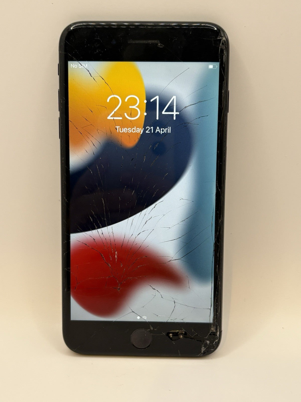 Apple iPhone 7 Plus 32GB Black Unlocked A1778 Cracked Screen