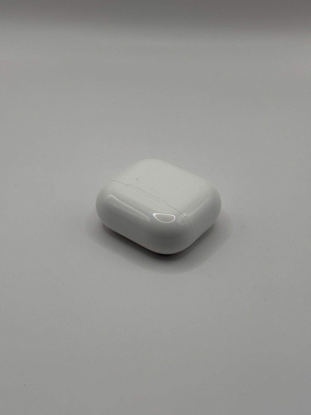 Genuine Apple AirPods 4 Non Anc A3508 USB-C Wireless Charging Case Only