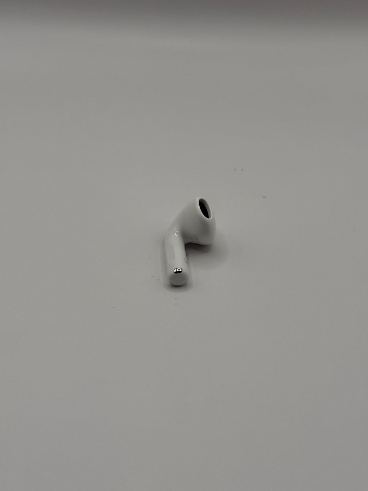 Apple AirPods 4th Generation In Ear Earphones 2024 Non ANC Right Earbud