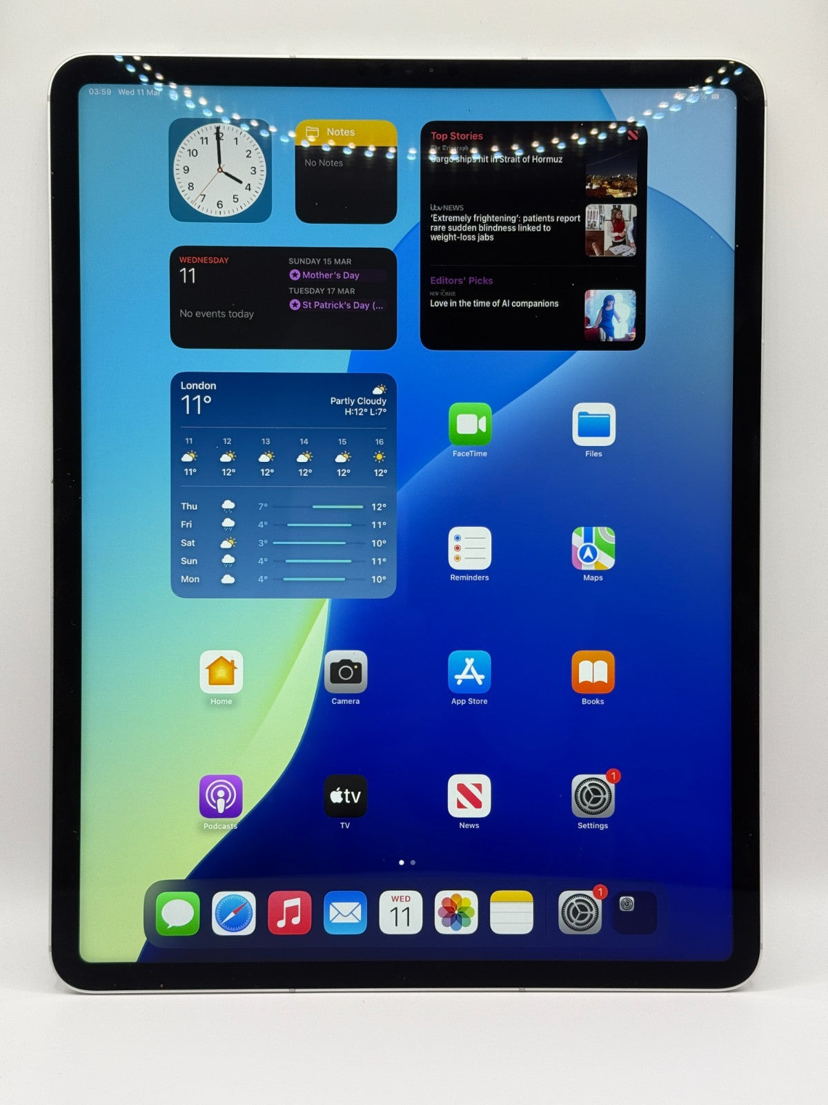 Apple Ipad Pro 5th Generation 256GB Wi-Fi Cellular 12.9 Silver Boxed Warranty