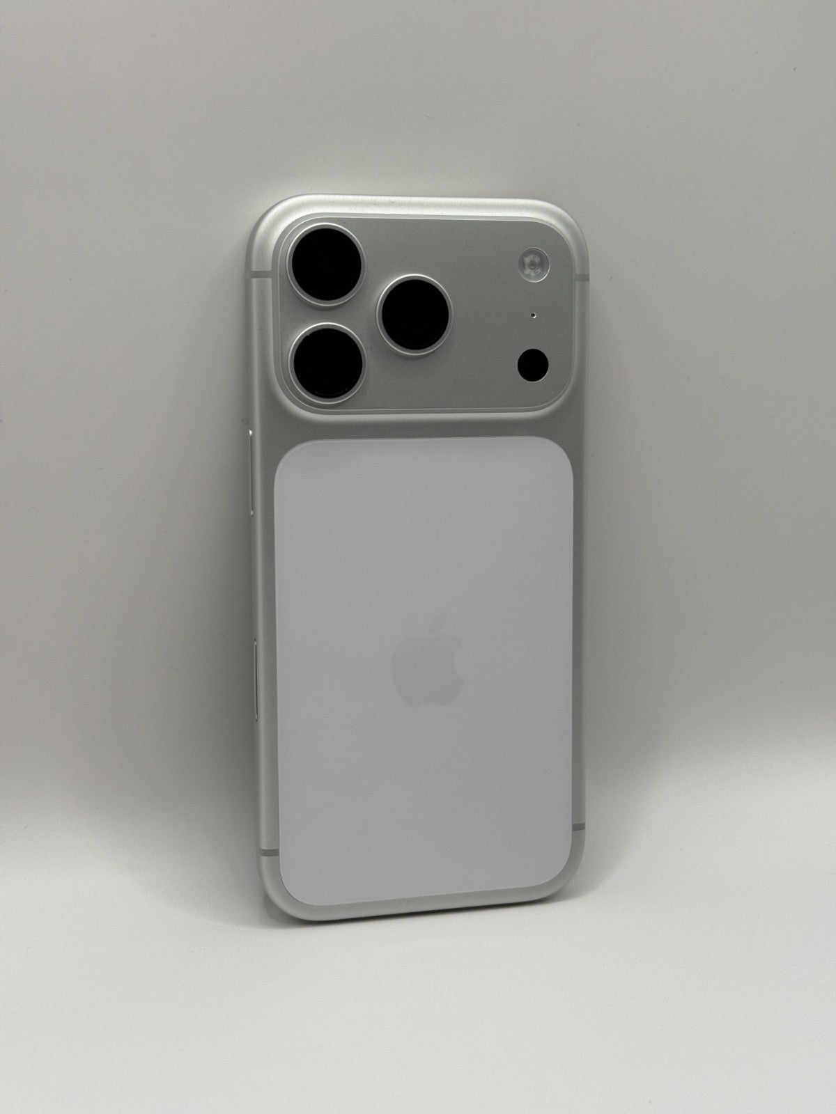 Apple Iphone 17 Pro 256GB Silver 5G 6.3" Unlocked Warranty Excellent Condition