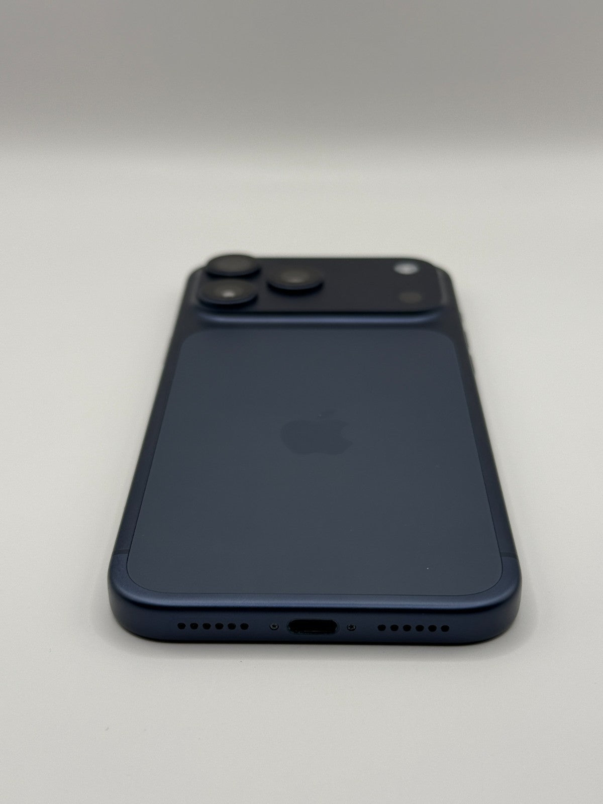 Apple Iphone 17 Pro Max 256GB Deep Blue 5G Warranty Unlocked Excellent Condition