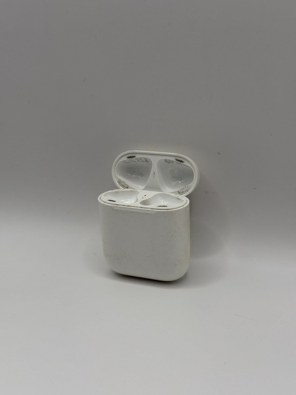 Apple AirPods 1st Generation Charging Case Only White Good Condition