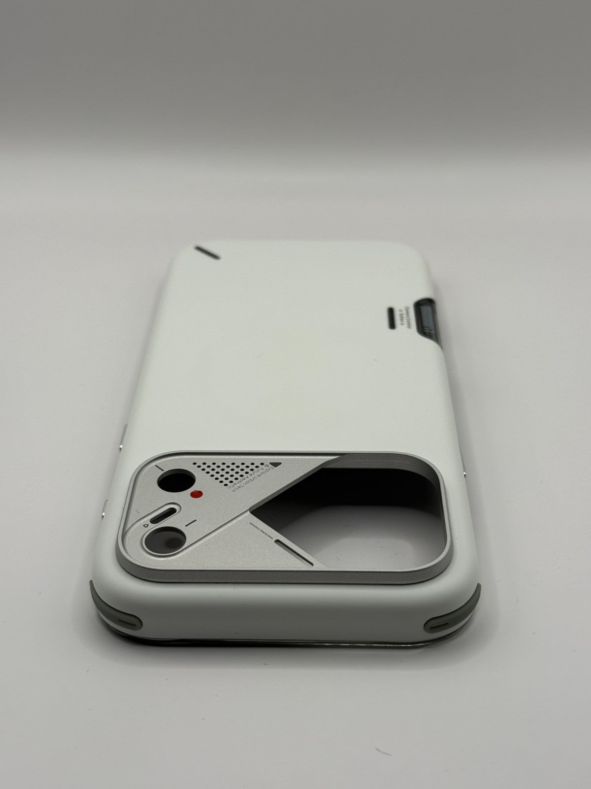Aulumu A17 Shockproof Case For Iphone 17 Pro Max White MagSafe Opened Never Used