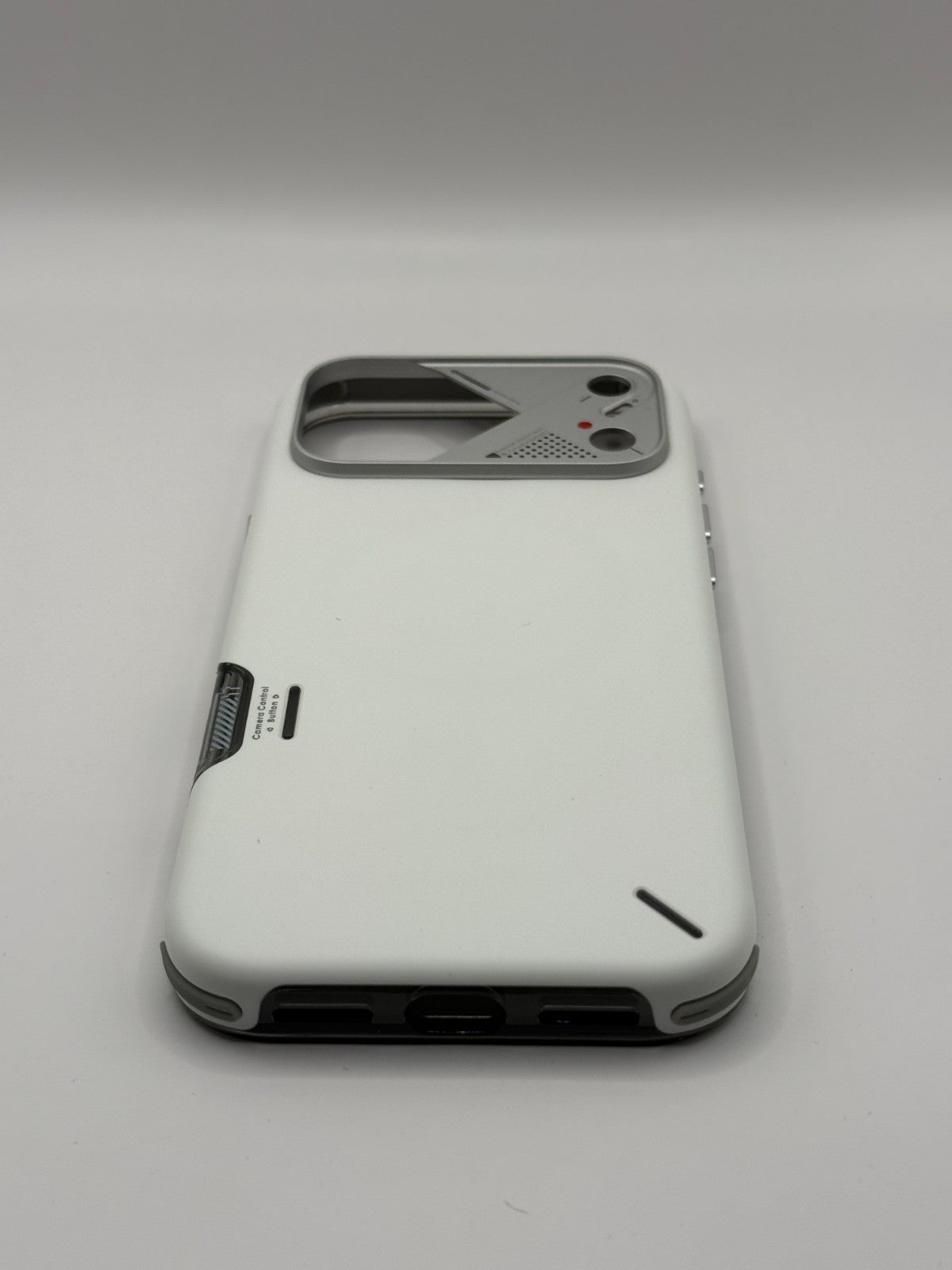 Aulumu A17 Shockproof Case For Iphone 17 Pro Max White MagSafe Opened Never Used